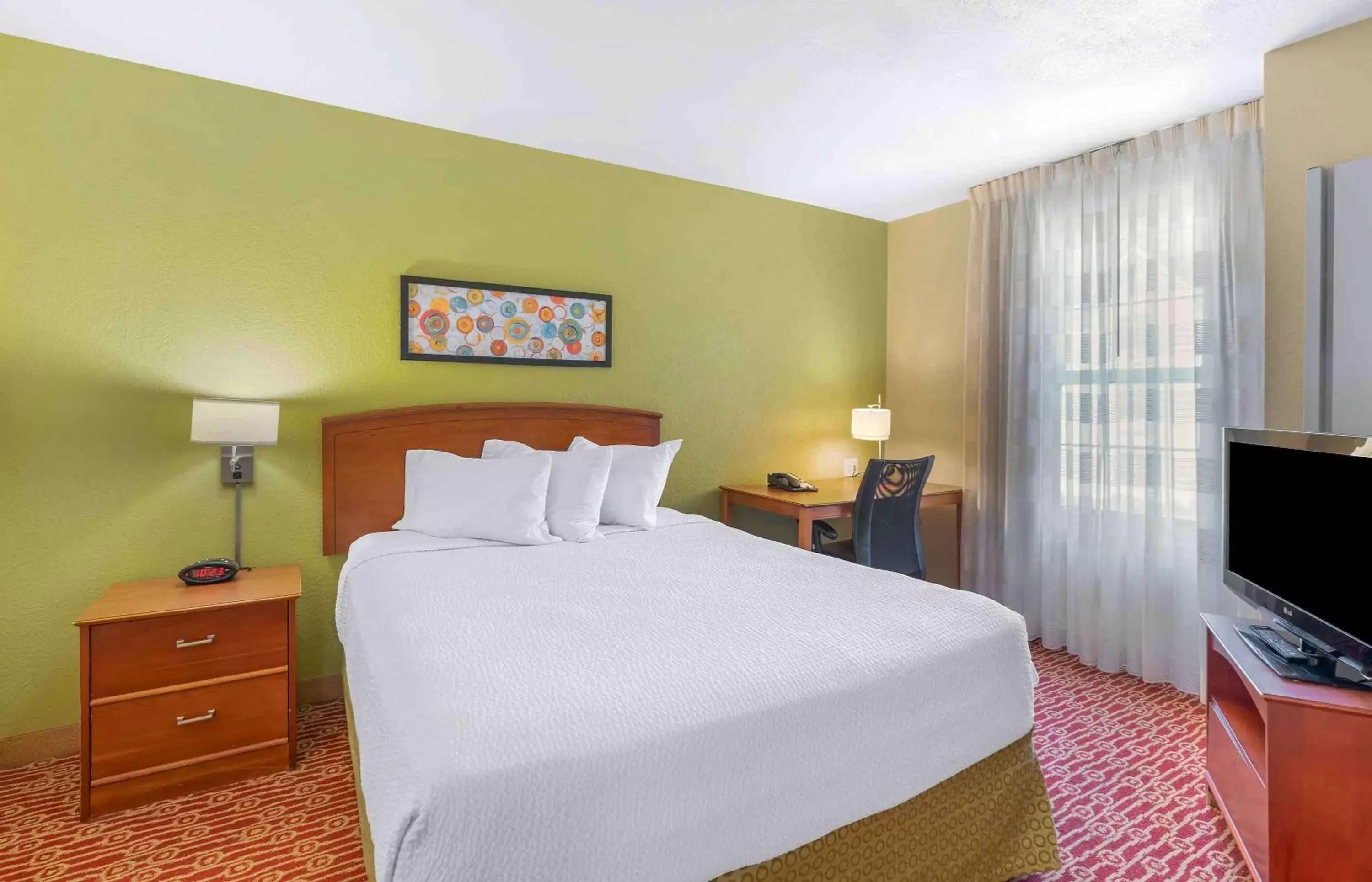 Bedroom, Bed in Extended Stay America Suites - Newport News - Yorktown