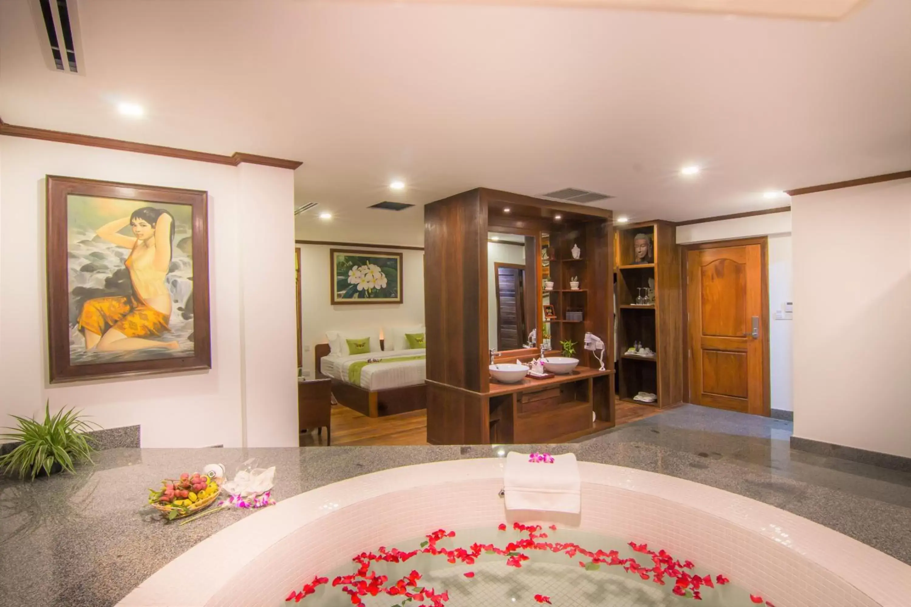 Presidential Suite with Pool View in Rei Kandoeng Angkor