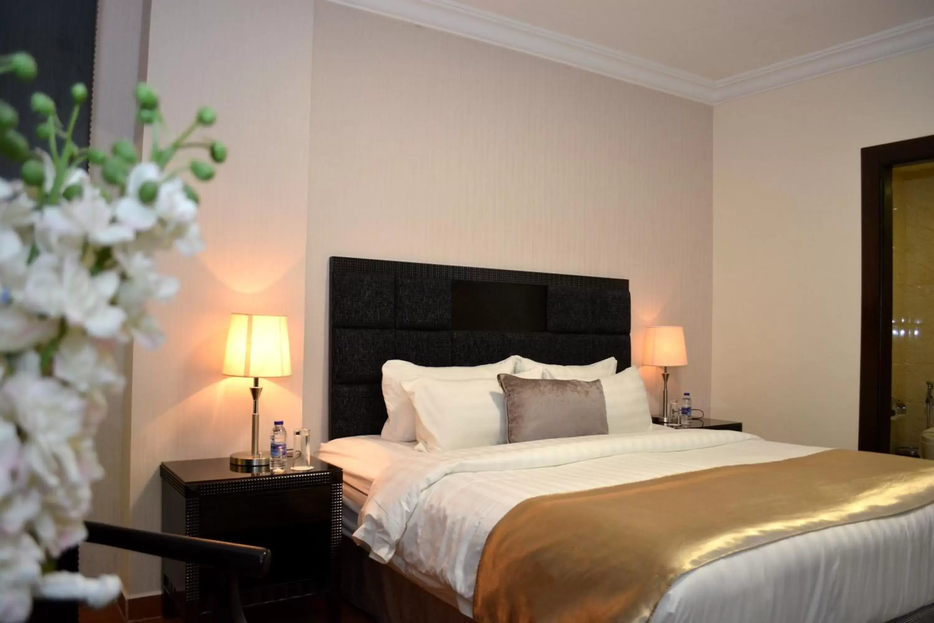 Bedroom, Bed in Tilal Almadina Hotel & Suites