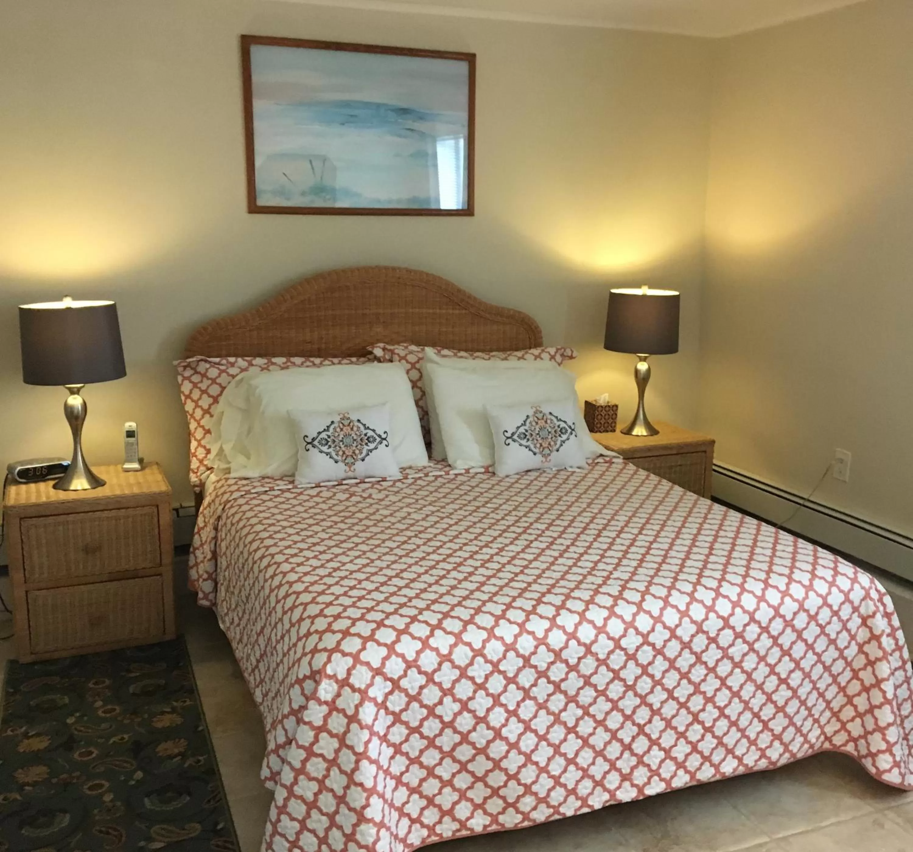 Bed in Westhampton Seabreeze Motel