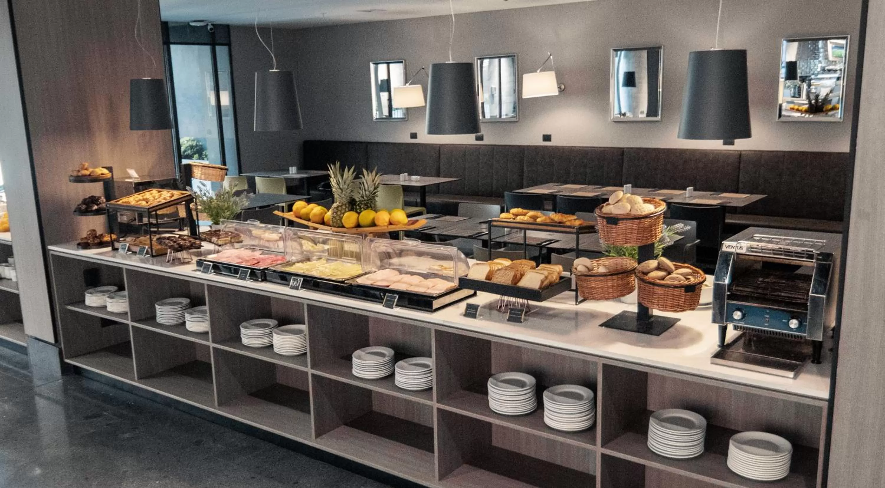 Breakfast in Ola Santiago Providencia, Tapestry Collection by Hilton