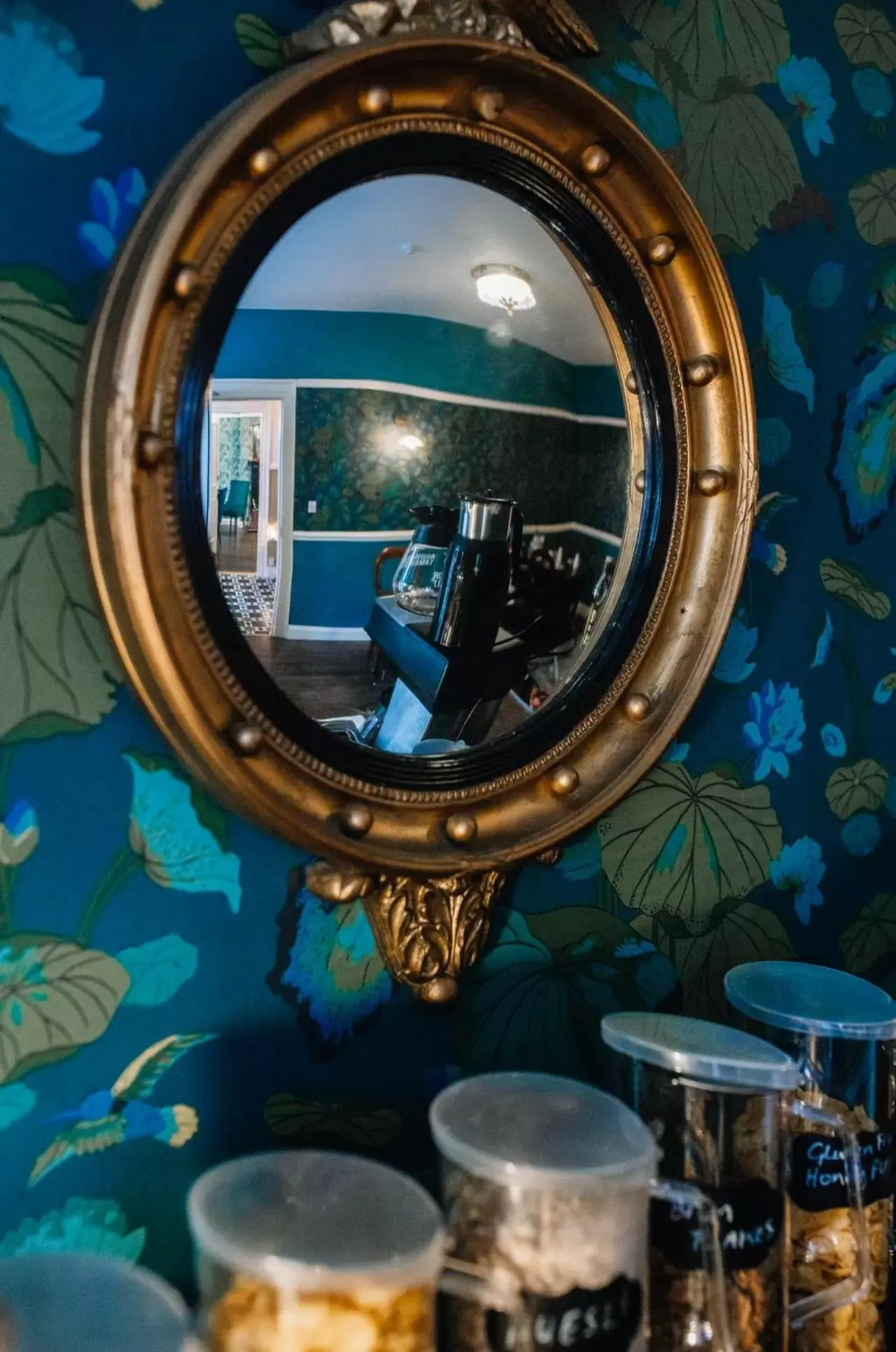 Dining area, Bathroom in Ralph's