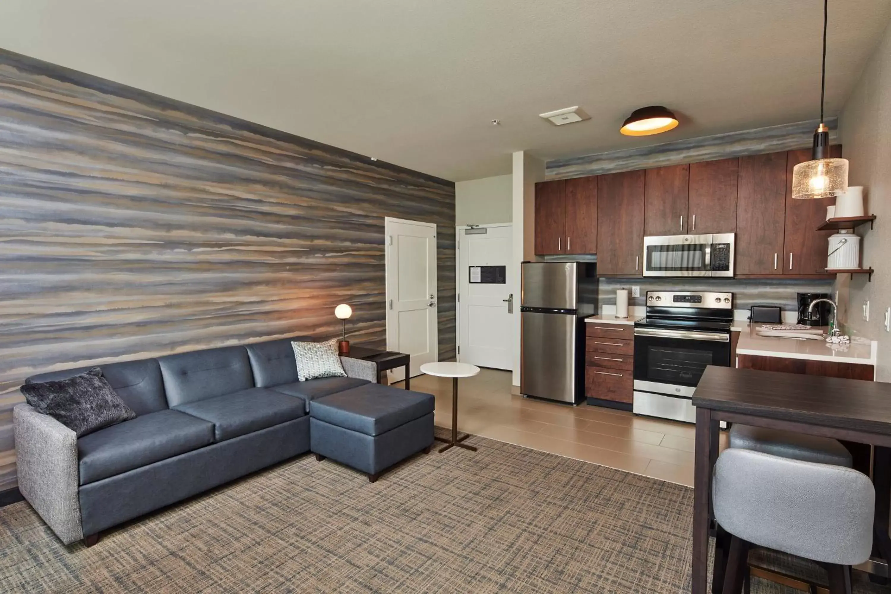 Living room, Kitchen/Kitchenette in Residence Inn Sacramento Davis