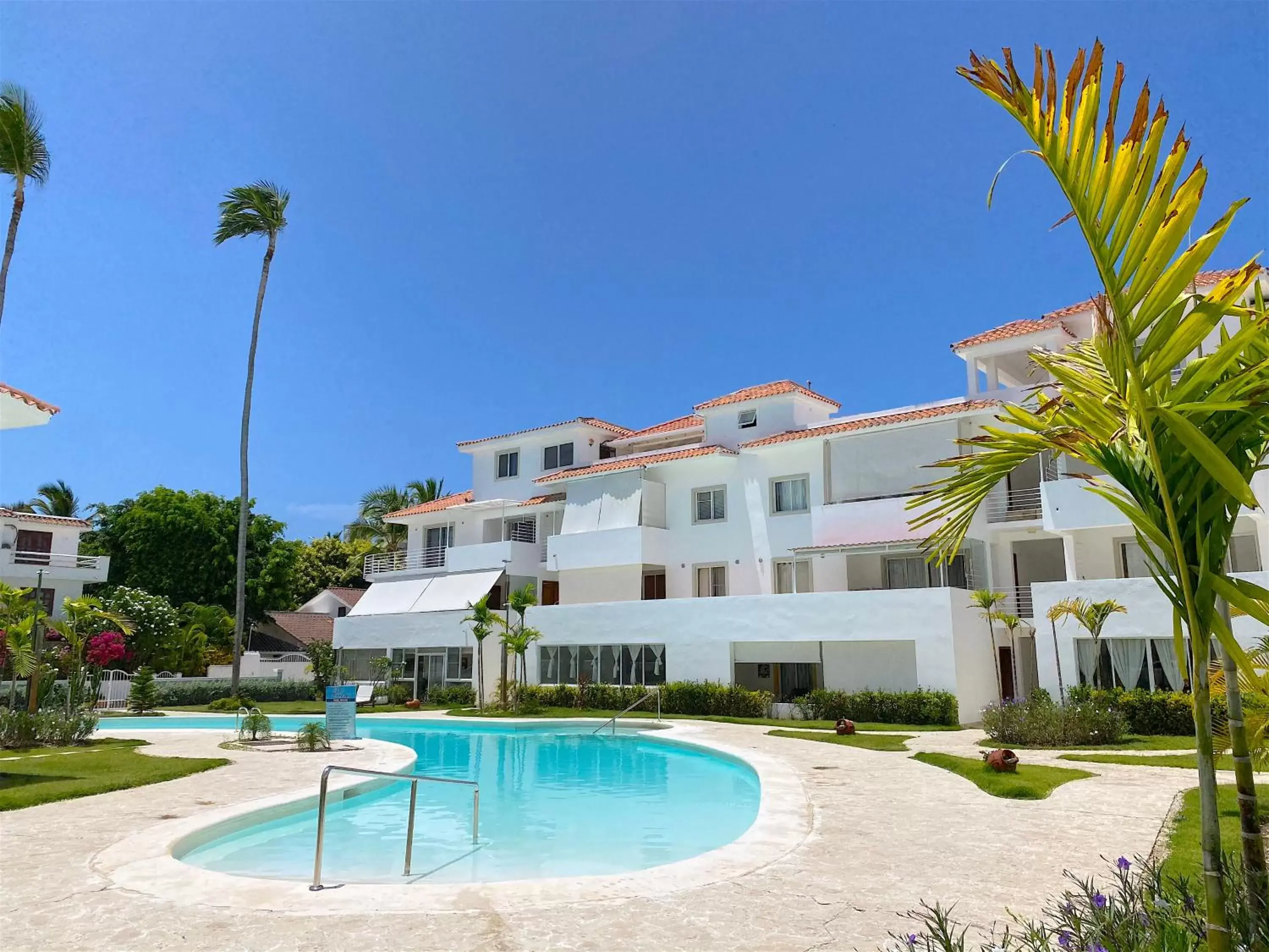 Swimming Pool in LOS CORALES VILLAS and SUITES - BEACH CLUB, SPA, RESTAURANTS