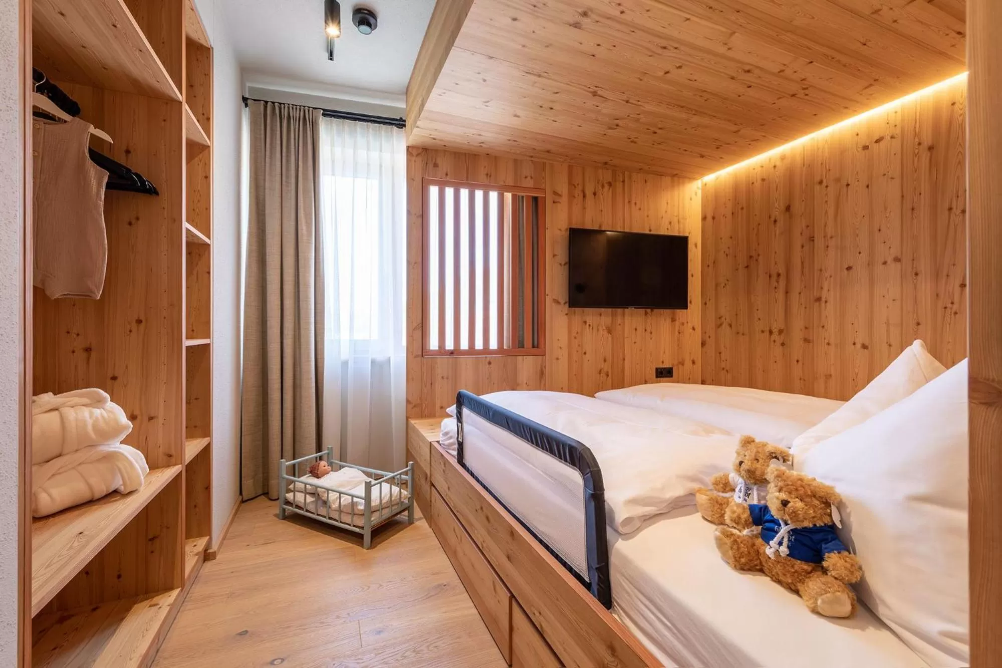 Bedroom, Bed in das bleibt Alpine Suites