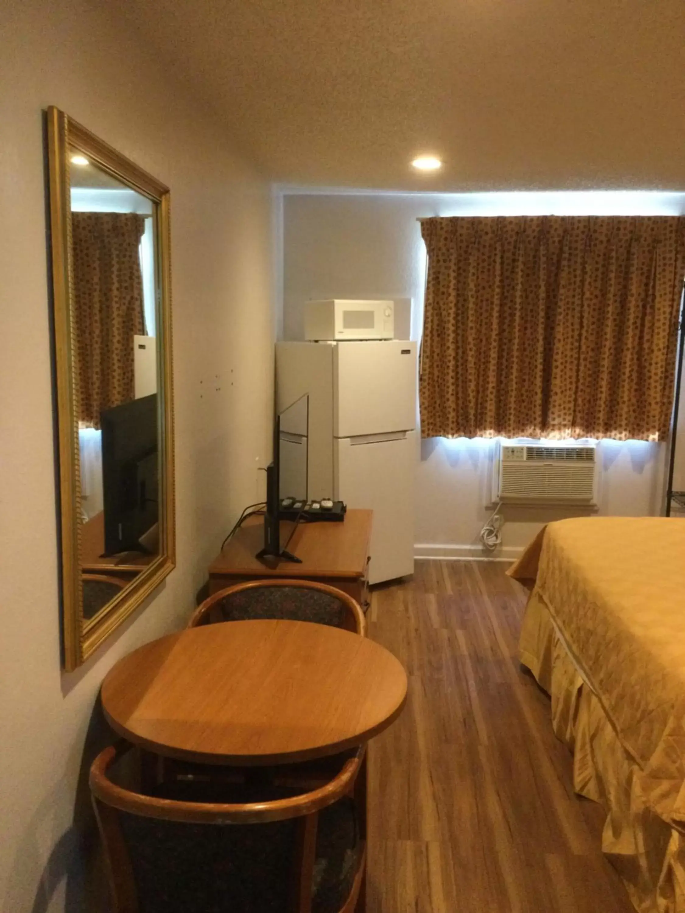 Dining Area in Americas Express Inn Rocky Mount