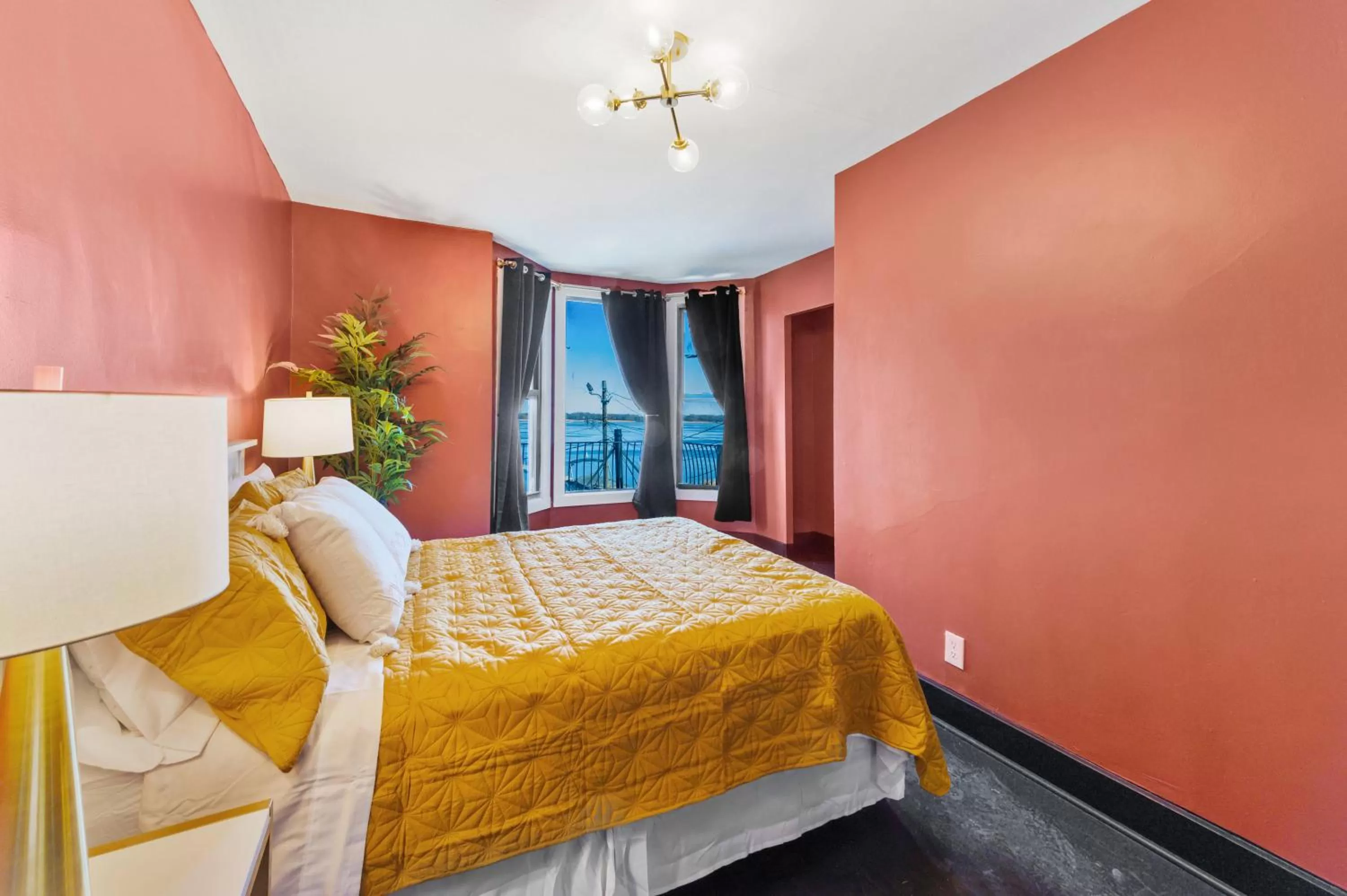 Bedroom, Bed in Randolph Hotel