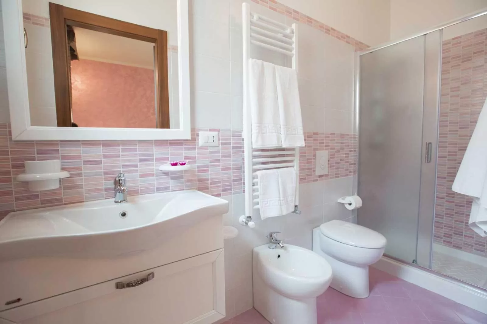 Shower, Bathroom in B&B Le due gioie