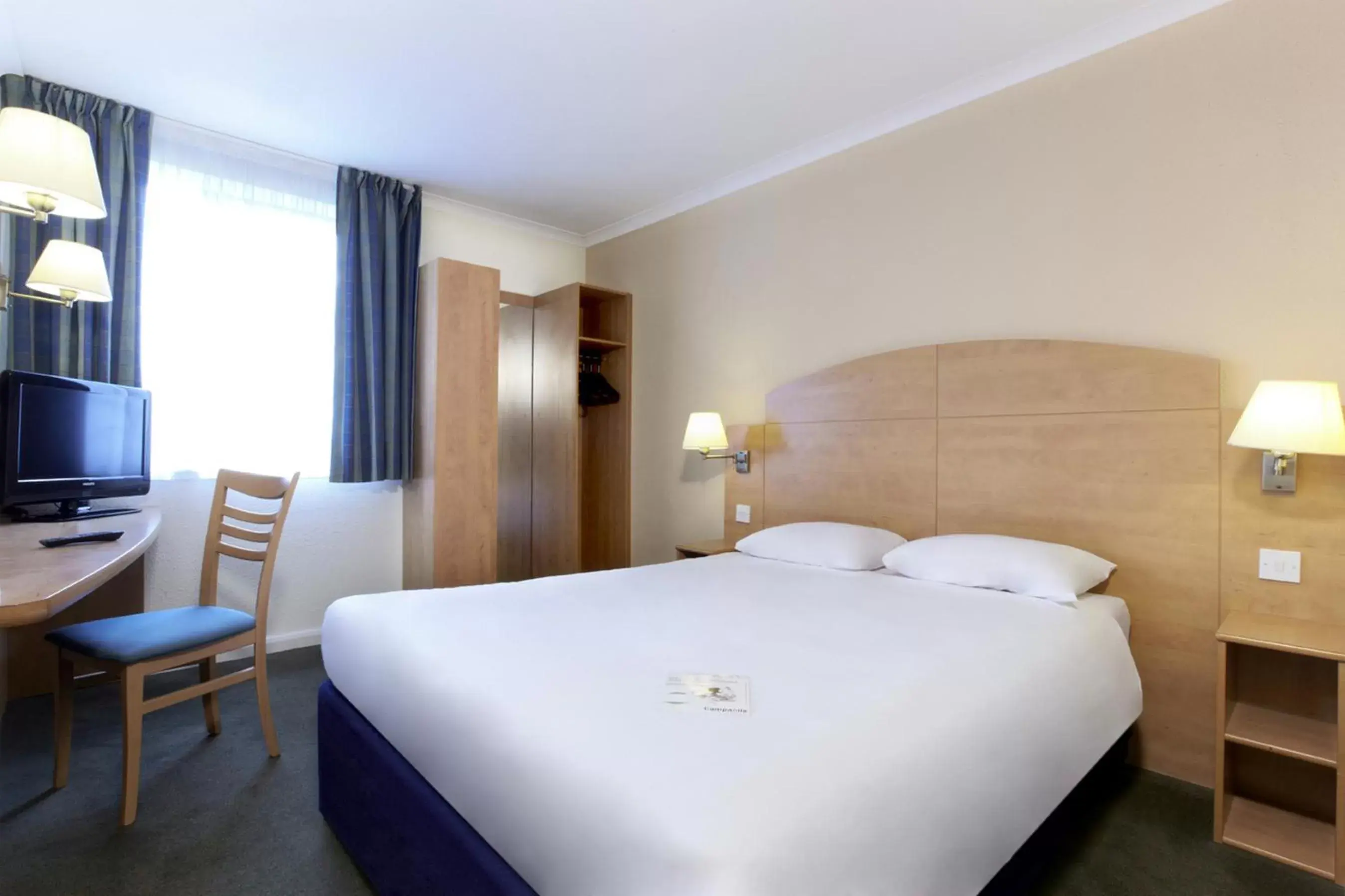 Bedroom, Bed in Campanile Hotel Glasgow SECC Hydro