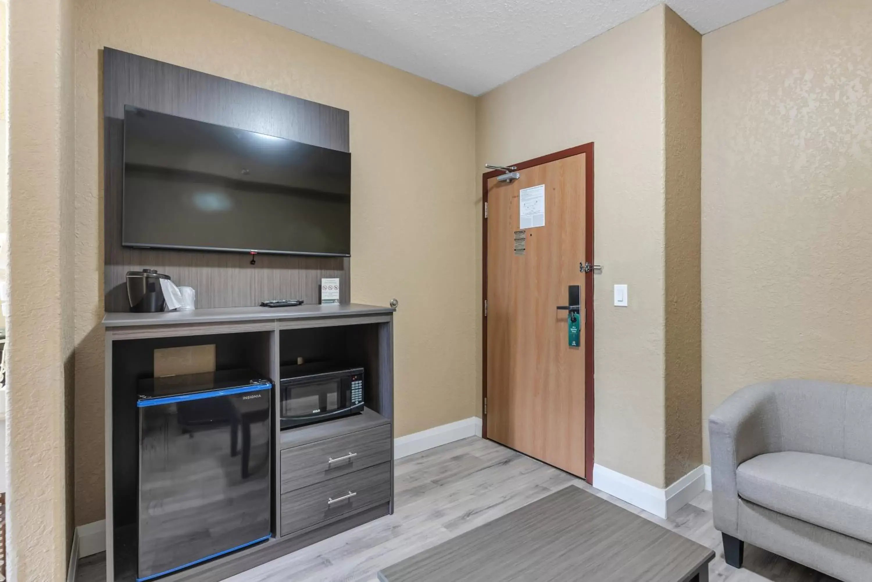 Kitchen/Kitchenette in Quality Inn & Suites