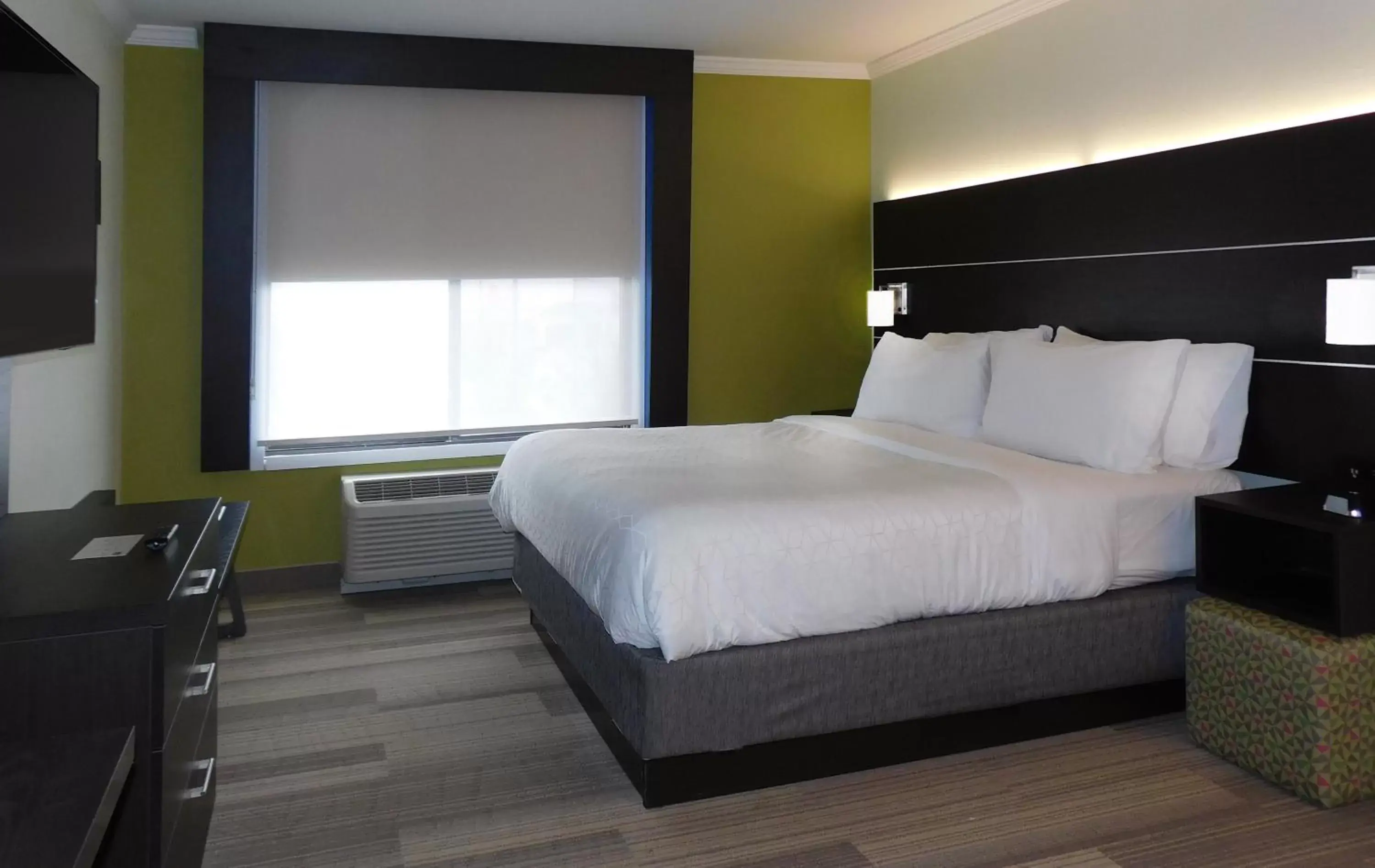 Photo of the whole room, Bed in Holiday Inn Express - Coventry S - West Warwick Area, an IHG Hotel