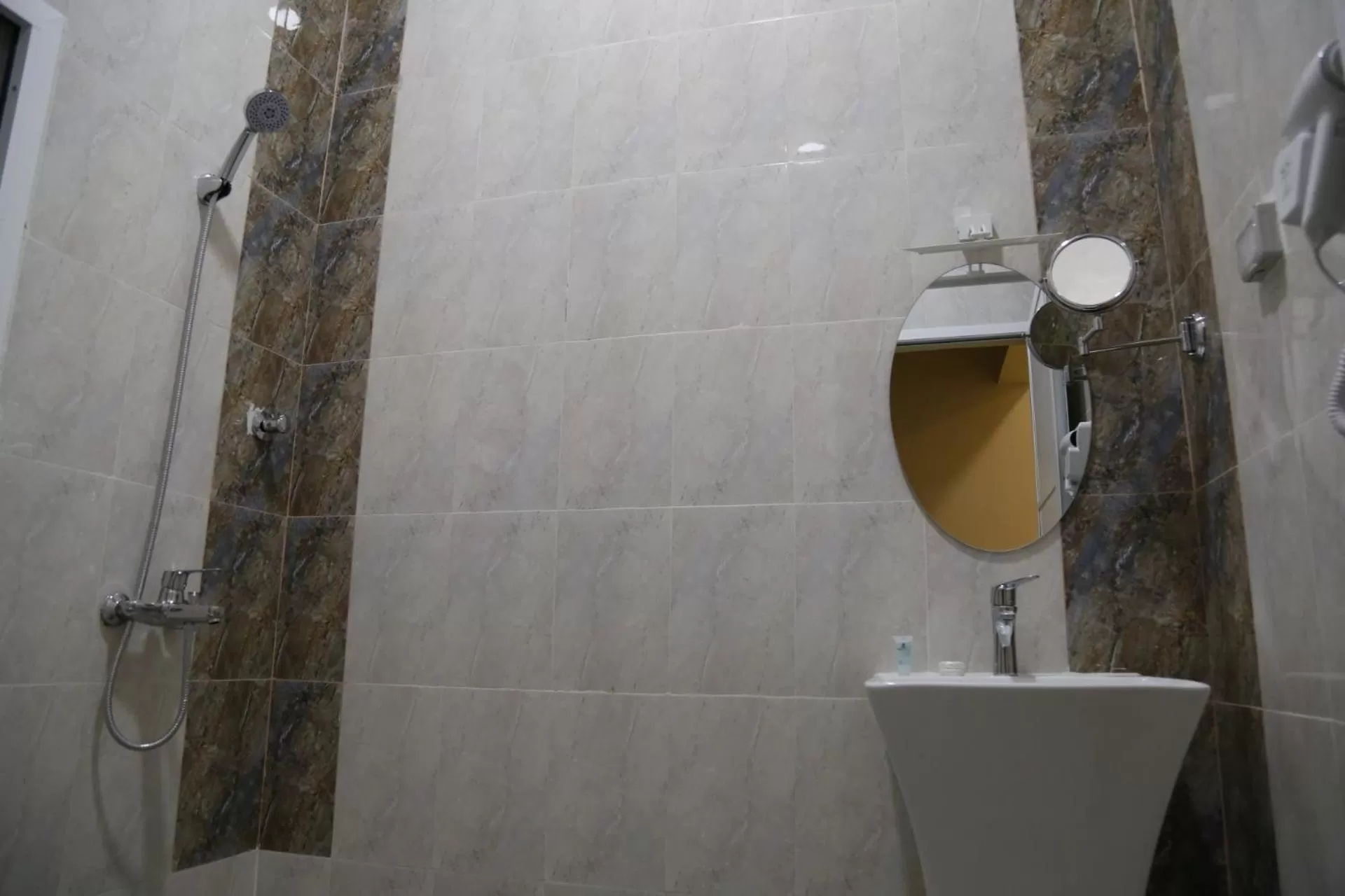 Bathroom in Ibra Plaza Hotel