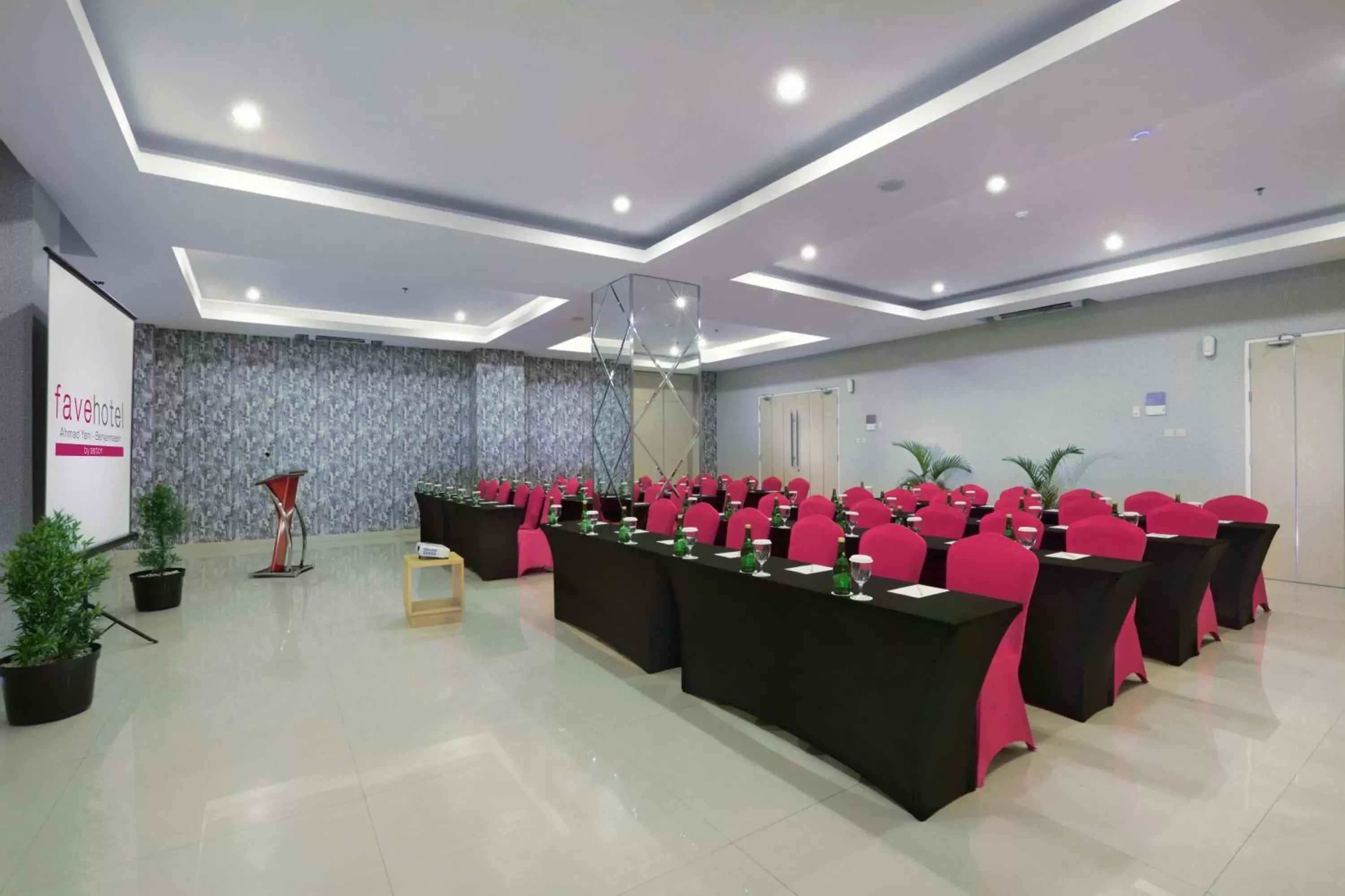 Meeting/conference room, Banquet Facilities in favehotel Ahmad Yani Banjarmasin