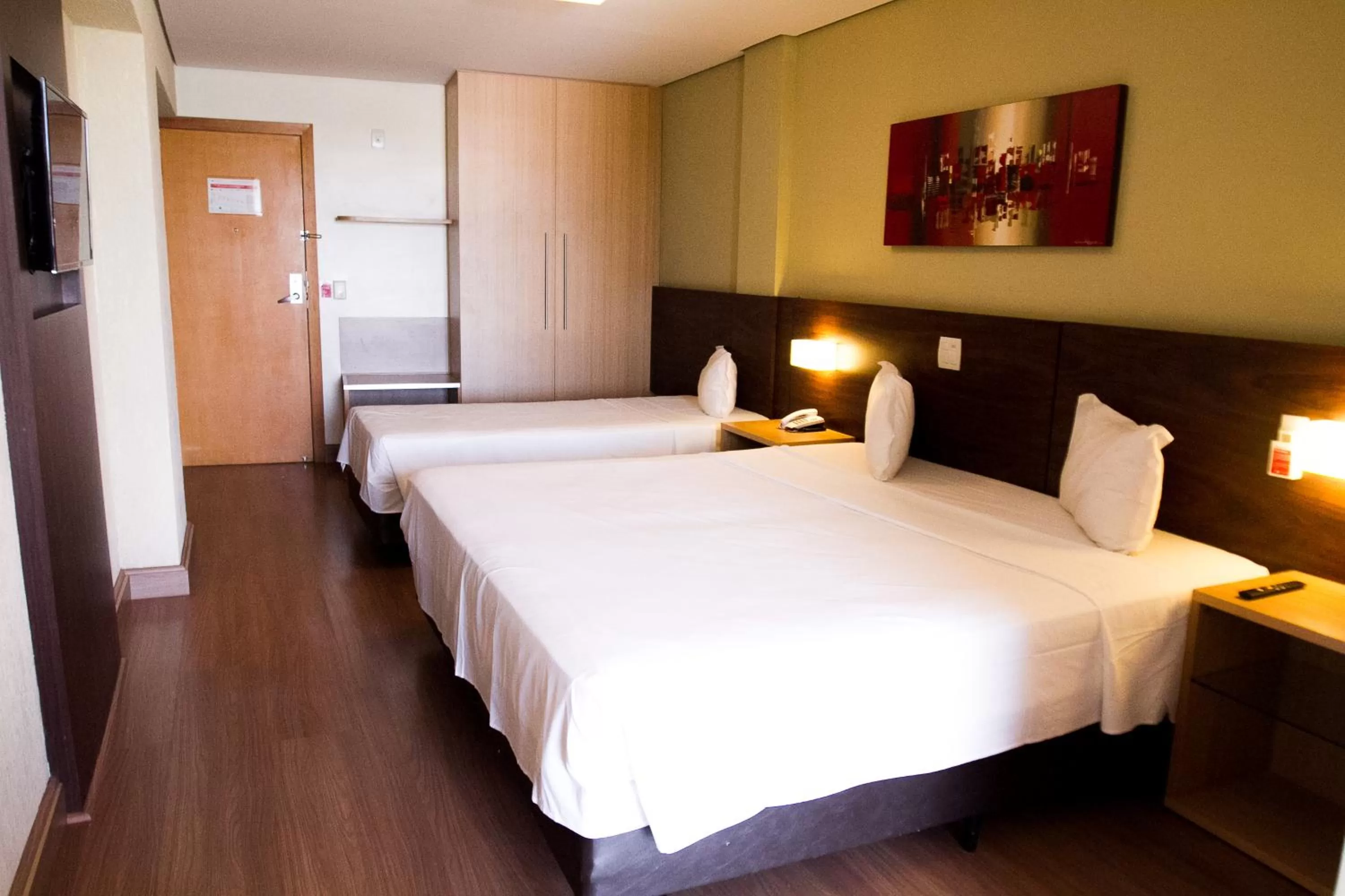 Bed in Ramada Hotel & Suites Lagoa Santa By Wyndham