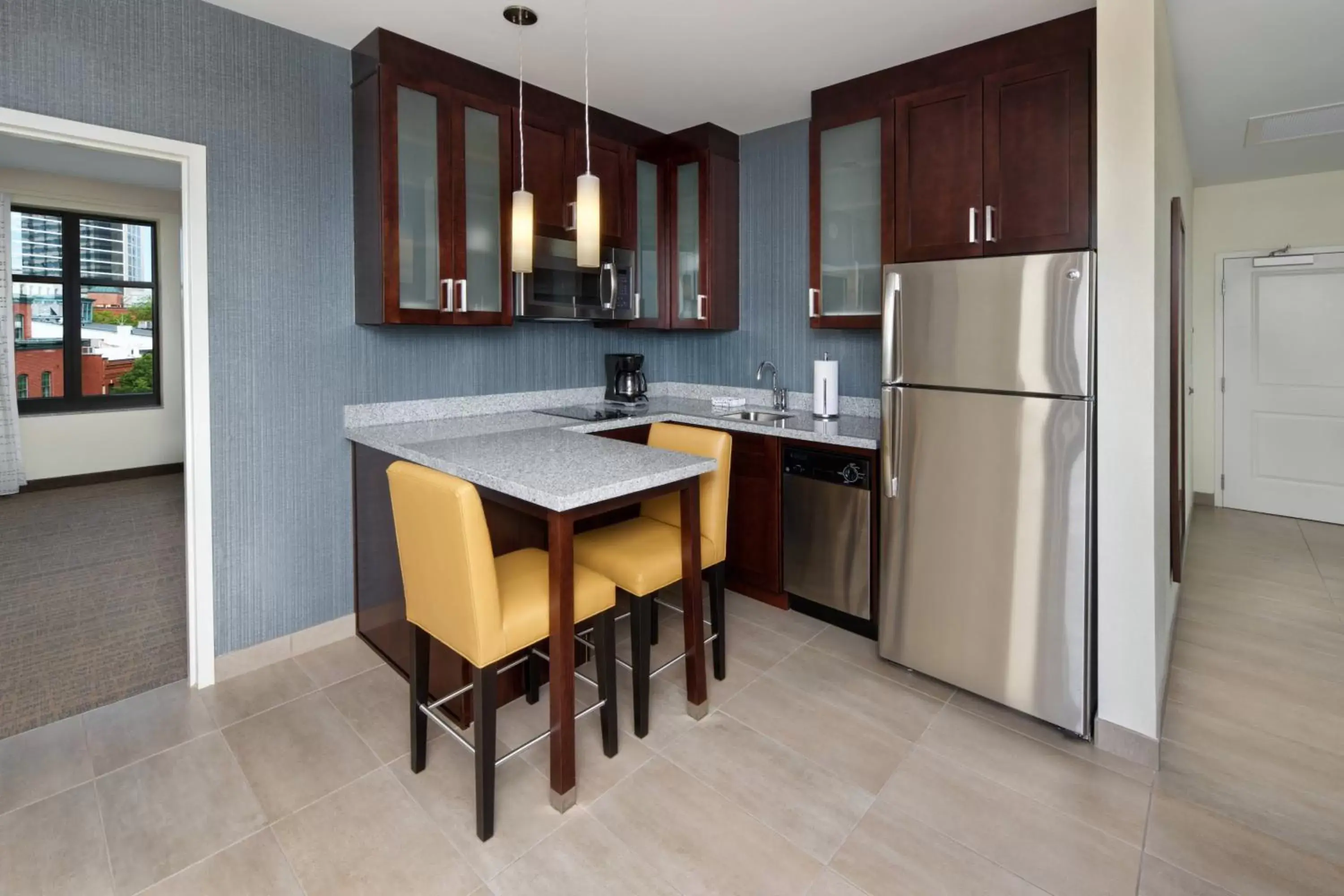 Bedroom, Kitchen/Kitchenette in Residence Inn by Marriott Richmond Downtown