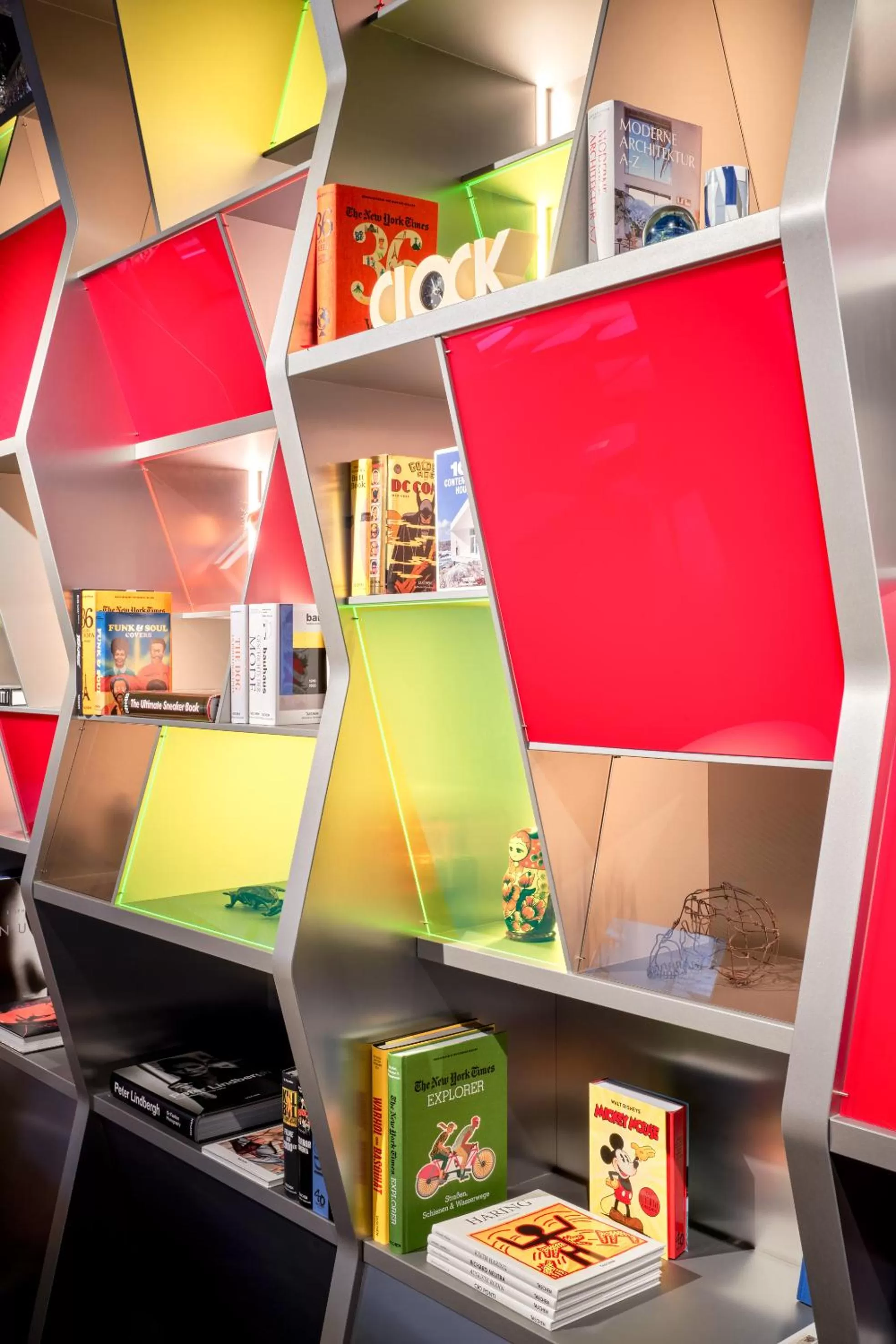 Library in URBAN LOFT Cologne