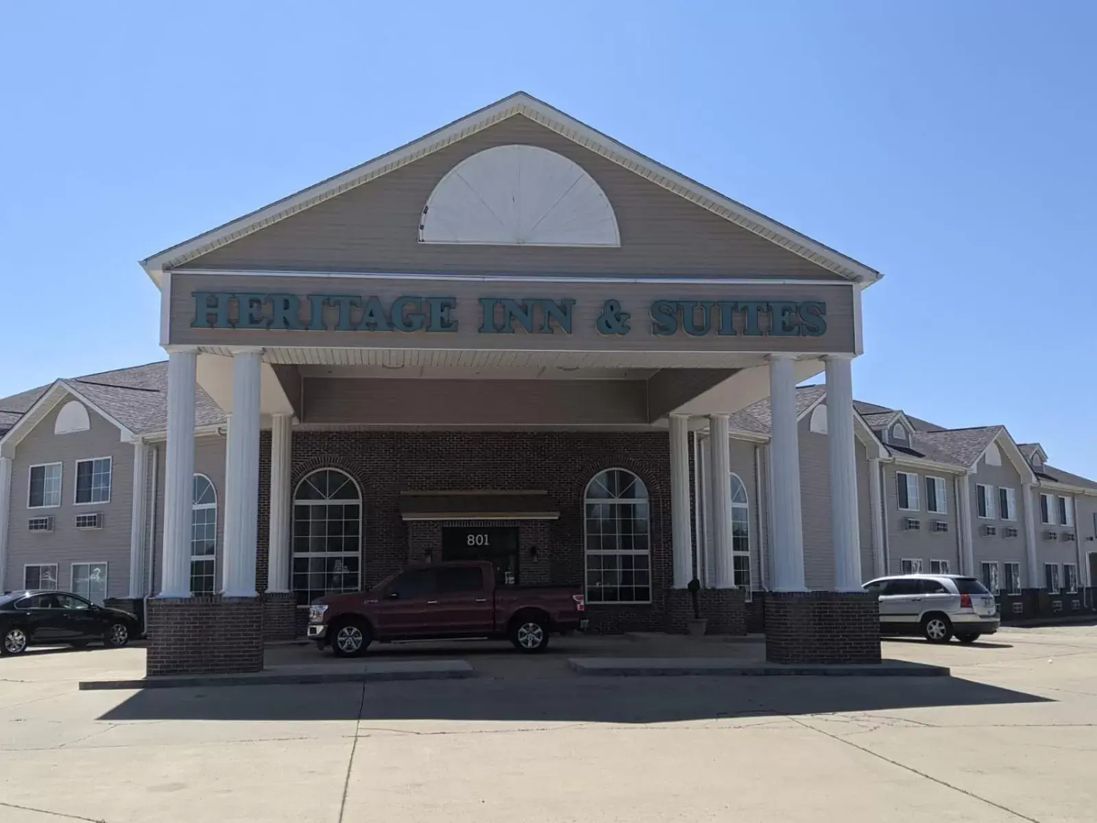 Facade/entrance in Heritage Inn and Suites