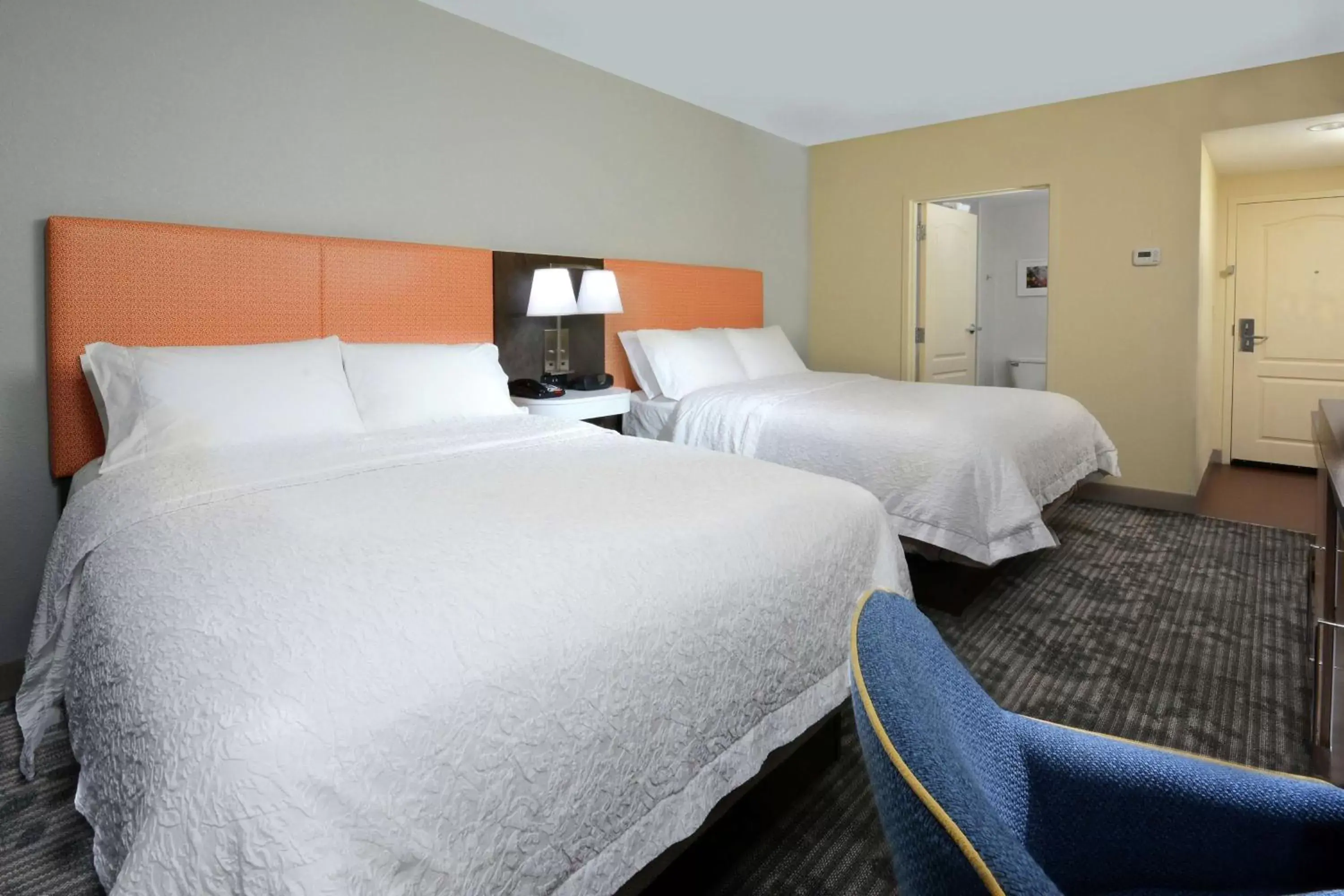 Bed in Hampton Inn & Suites Greenville/Spartanburg I-85