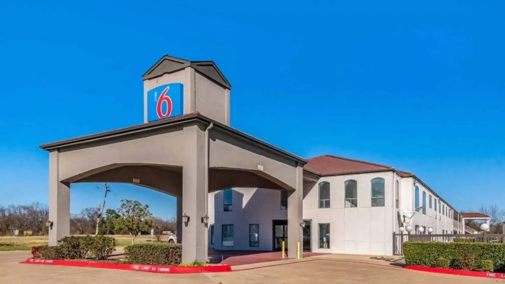 Property building in Motel 6-Ennis, TX