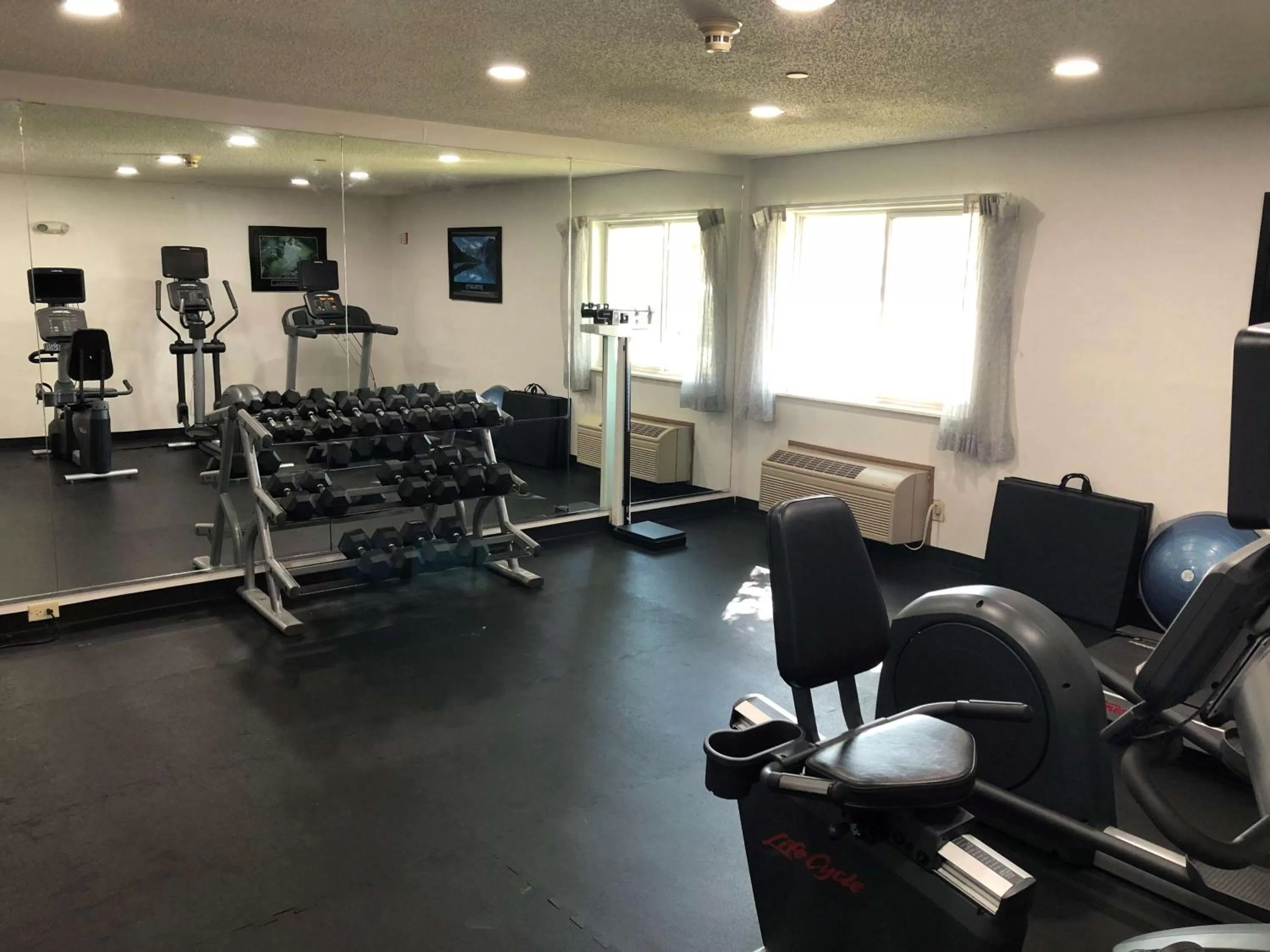Activities, Fitness Center/Facilities in Country Inn & Suites by Radisson, Auburn, IN