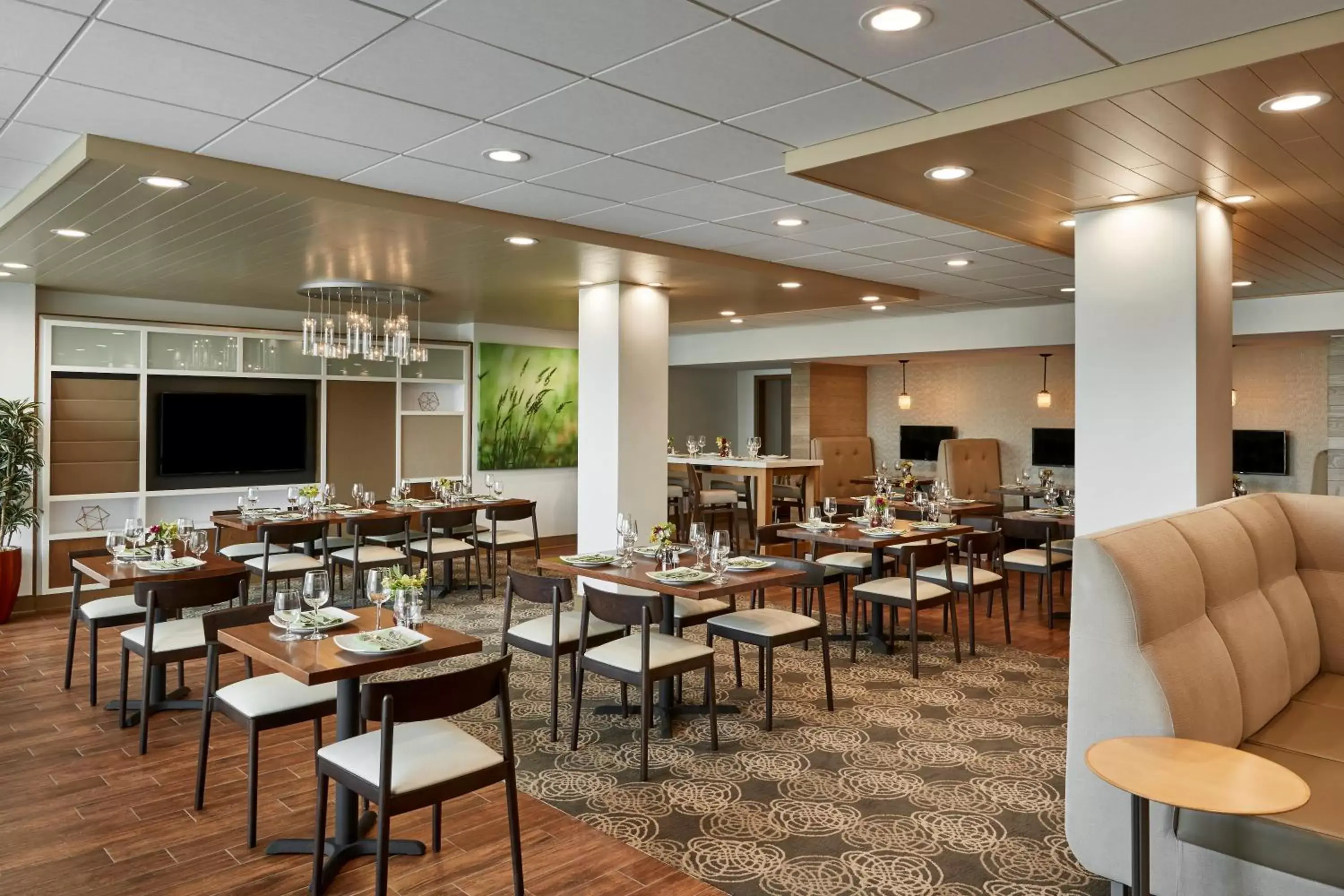 Restaurant/Places to Eat in Holiday Inn Alexandria at Carlyle, an IHG Hotel