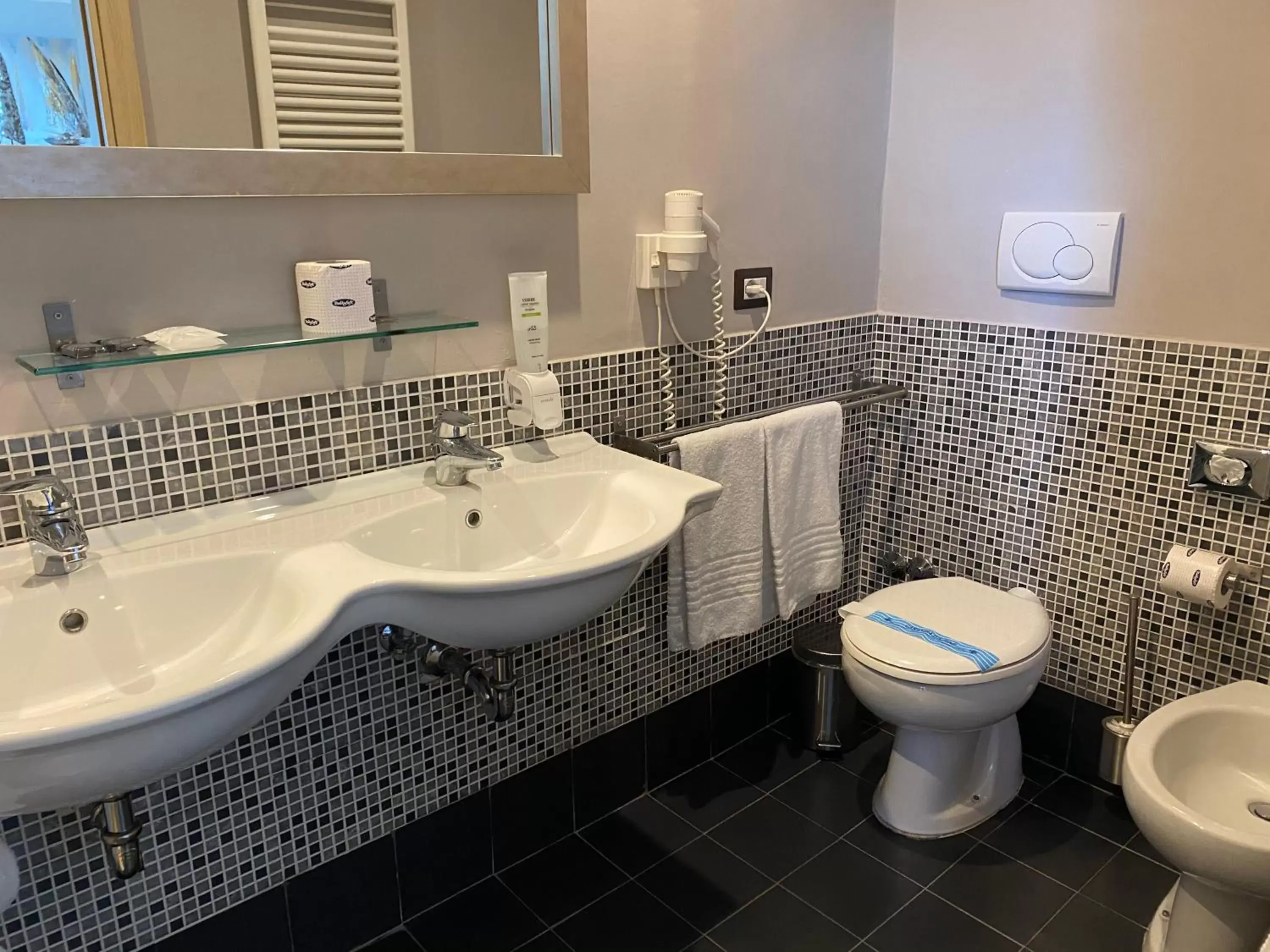 Bathroom in Domus Park Hotel
