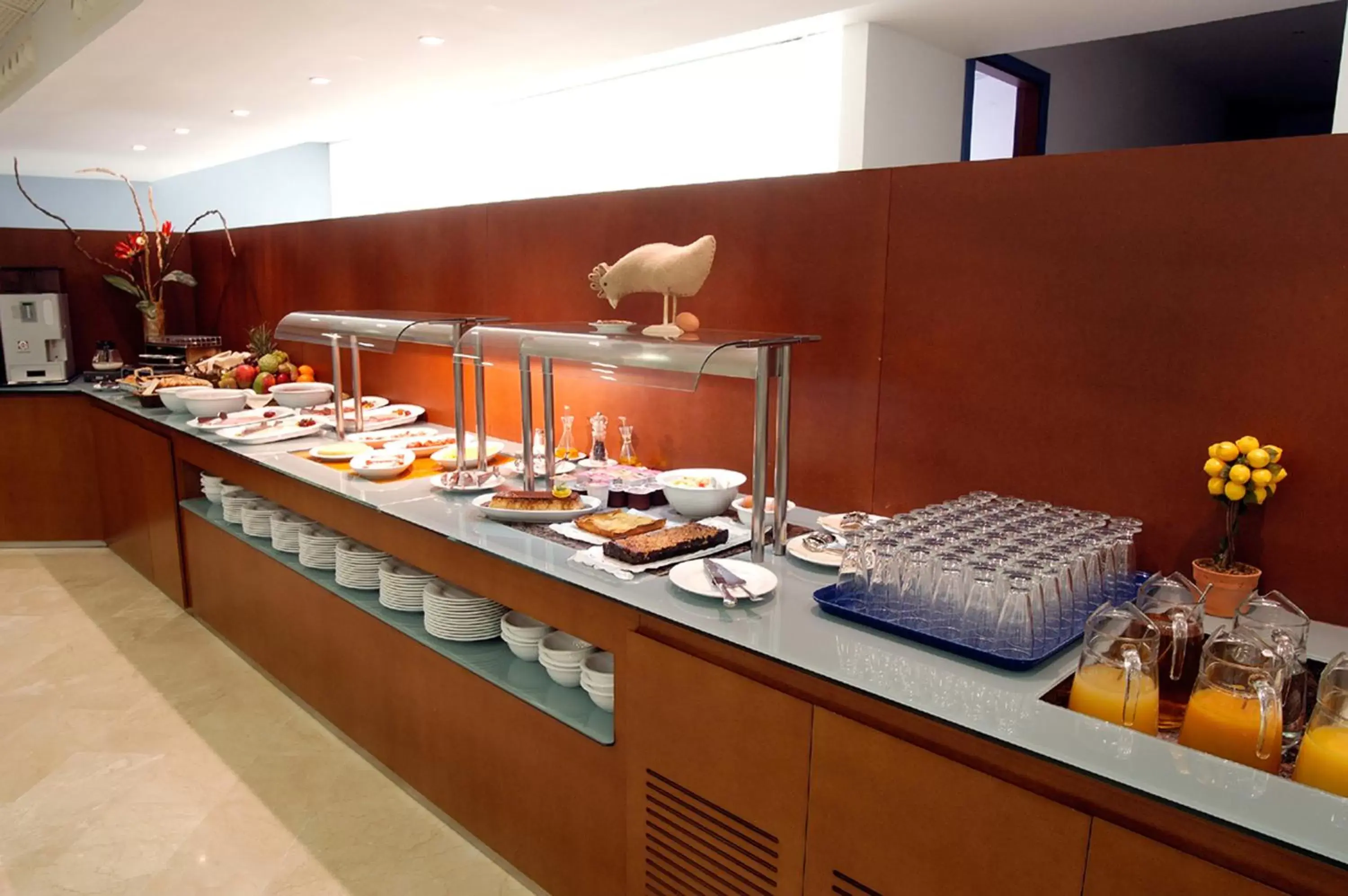 Buffet breakfast, Kitchen/Kitchenette in Hotel Murrieta