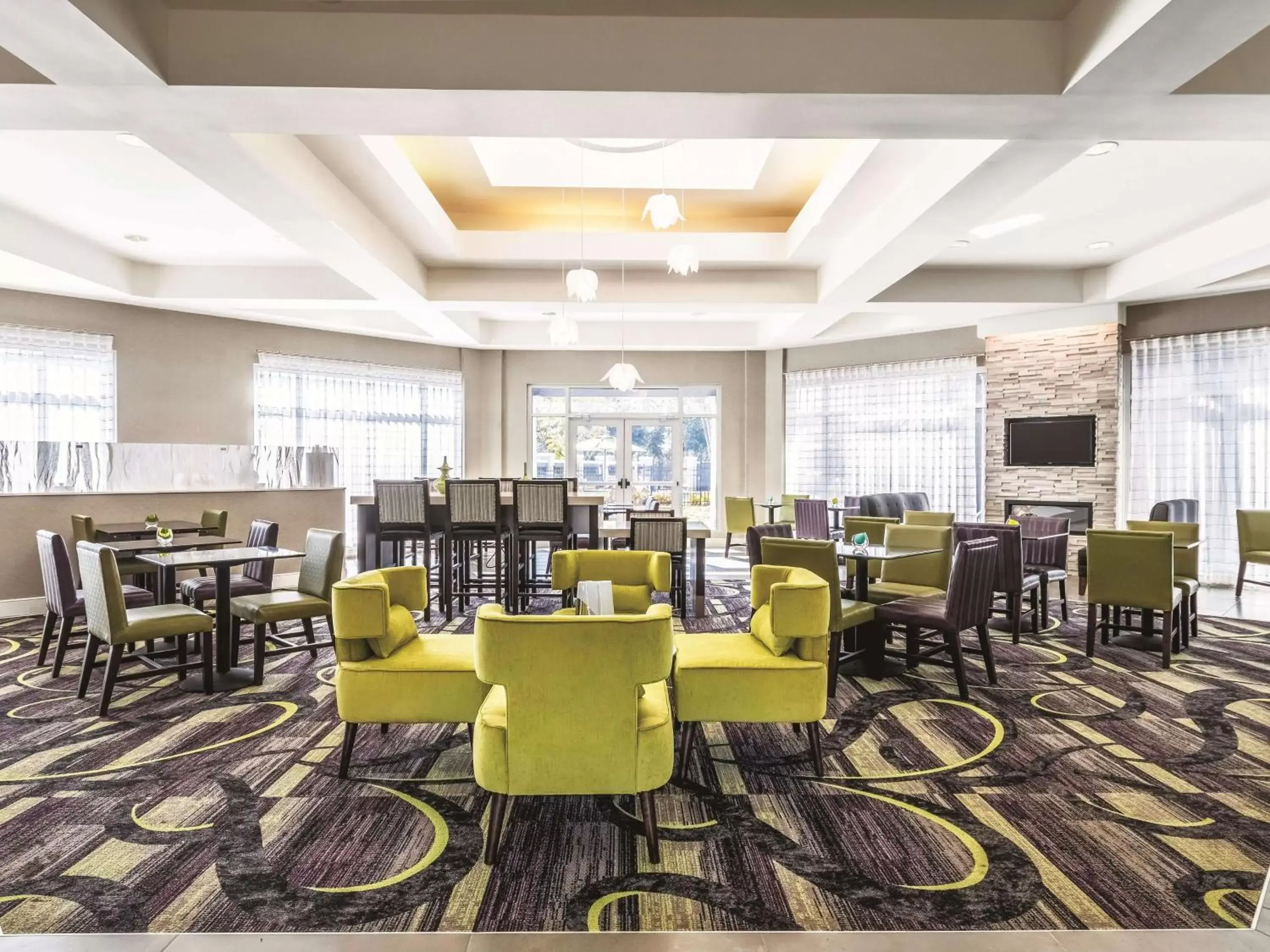 Lobby or reception, Restaurant/Places to Eat in La Quinta by Wyndham Alexandria Airport