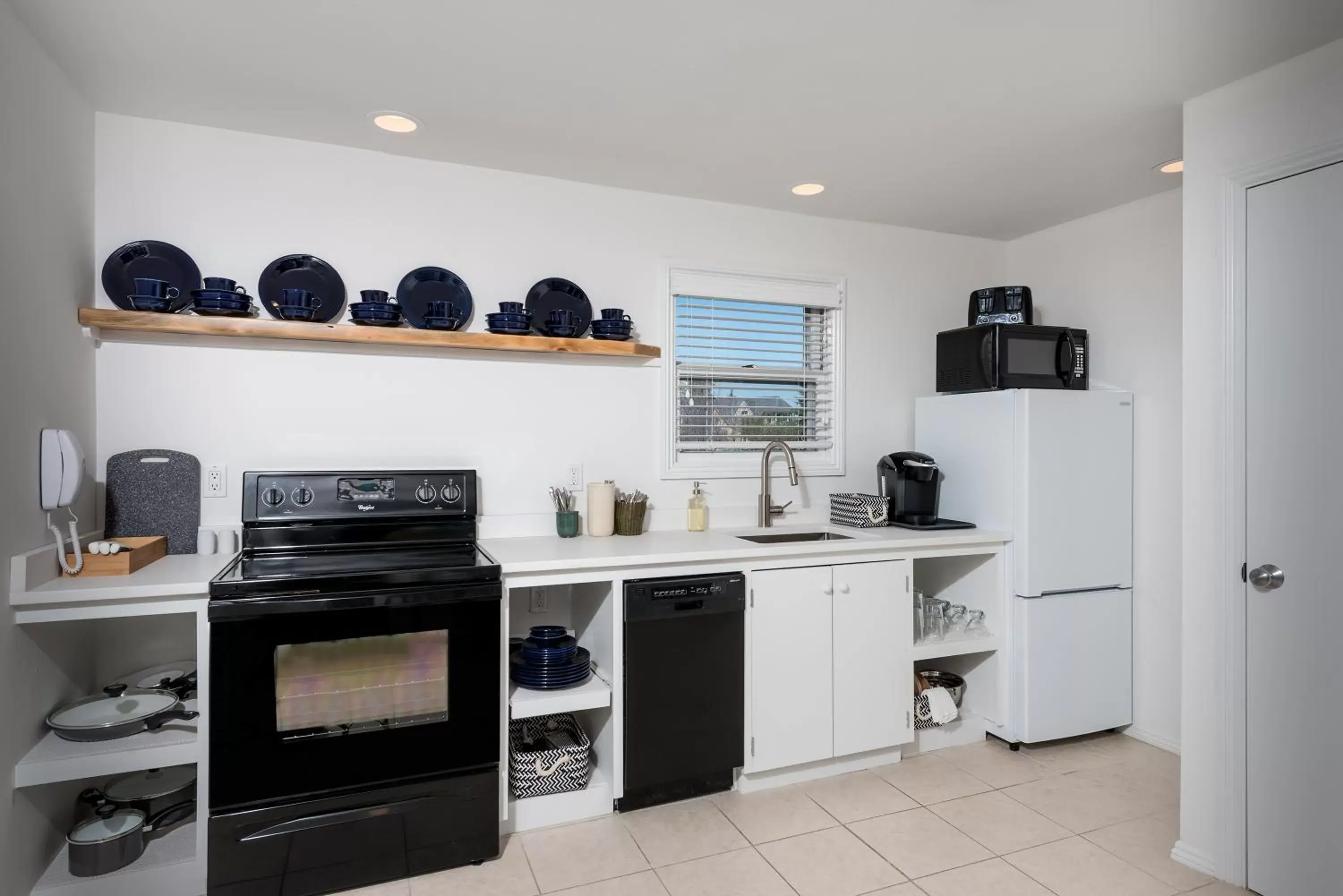 Kitchen or kitchenette, Kitchen/Kitchenette in ViewPoint Hotel