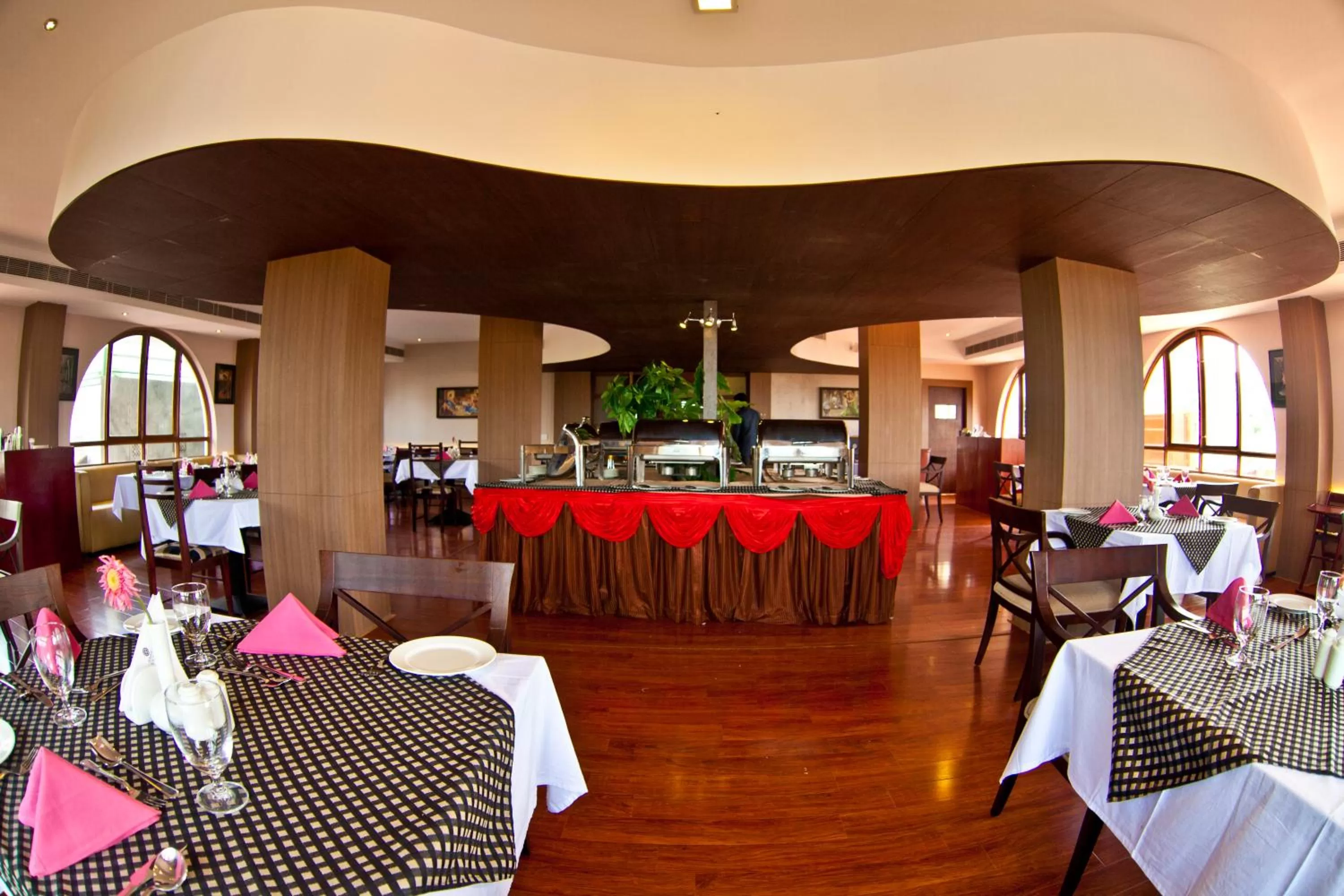 Restaurant/places to eat in Paramount Tower