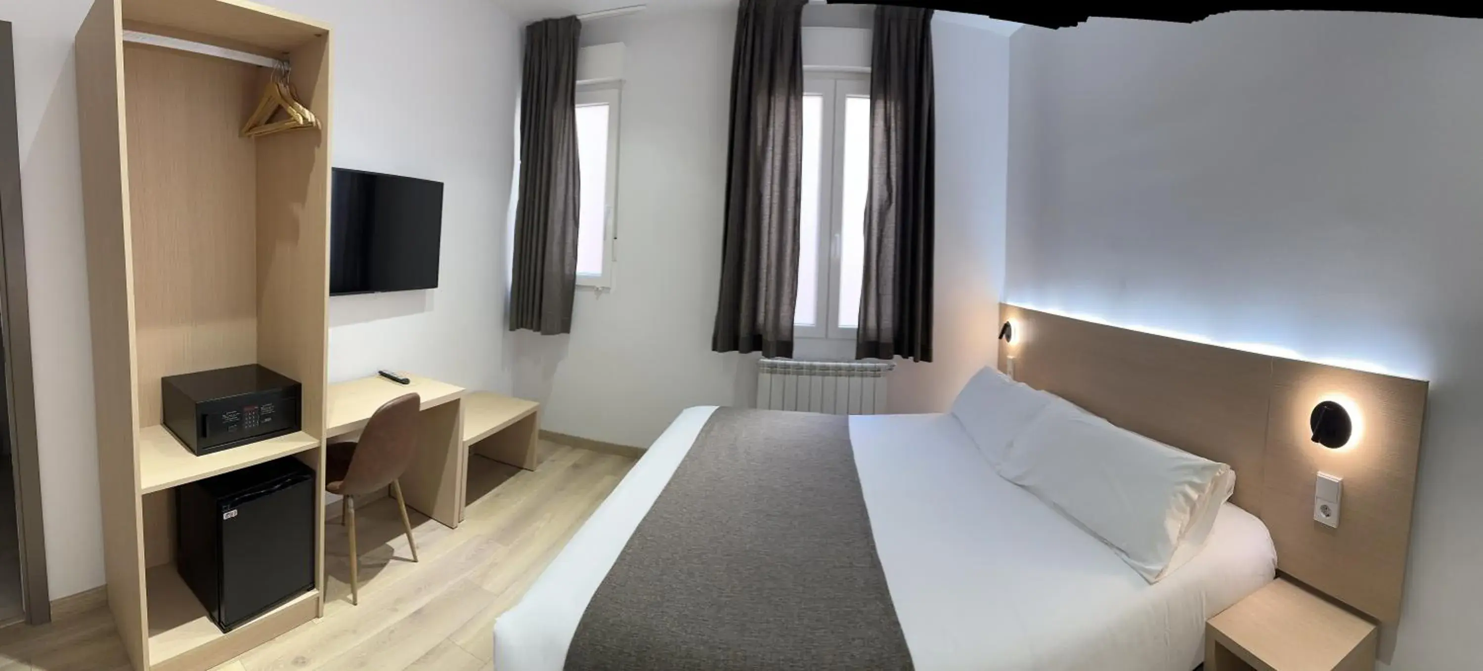 TV and multimedia, Bed in Hostal Abadia Madrid