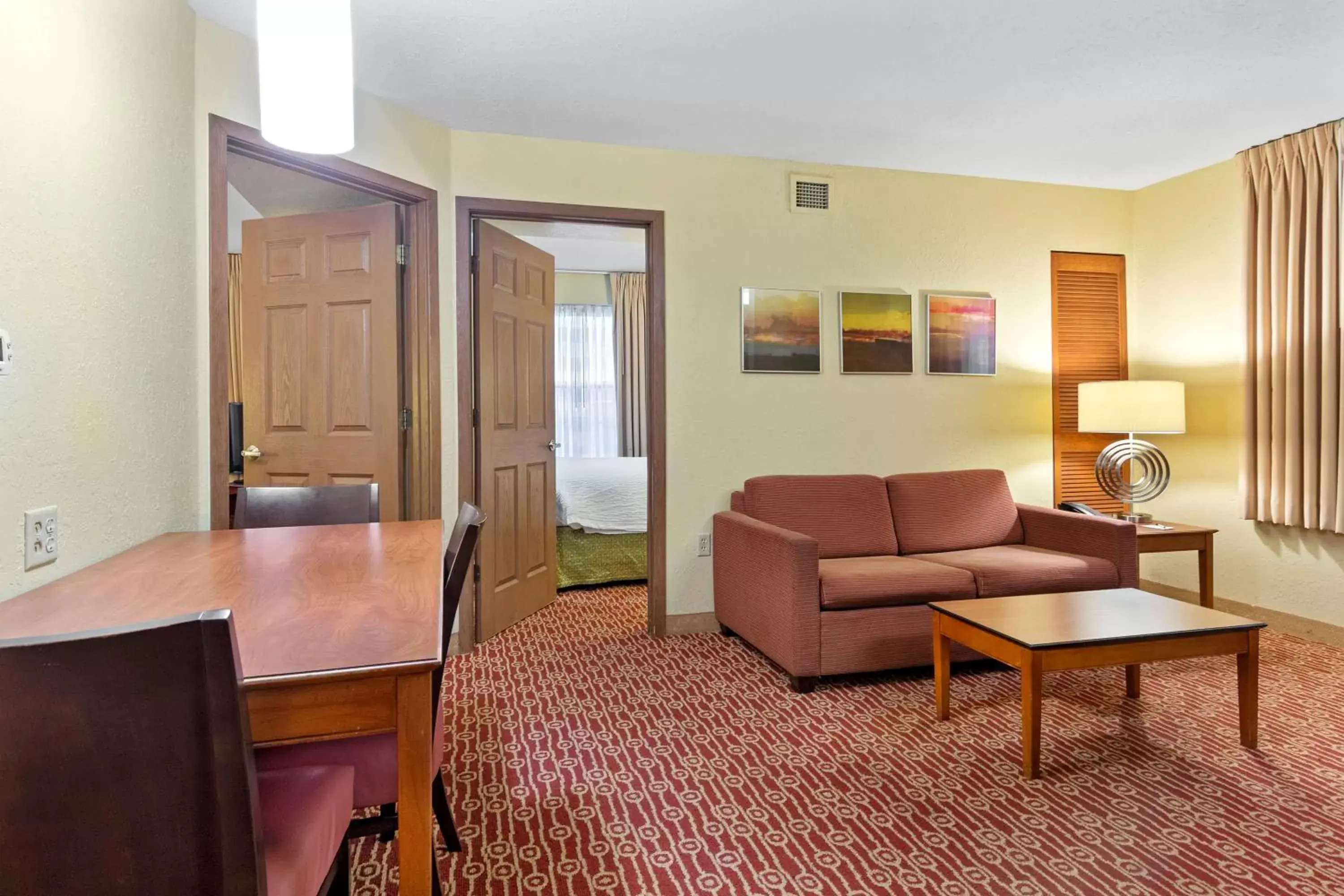 Living room, Seating Area in Extended Stay America Suites - Richmond - Glen Allen - Short Pump