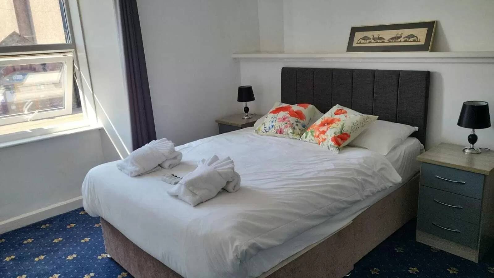 Bedroom, Bed in Maqs Bistro