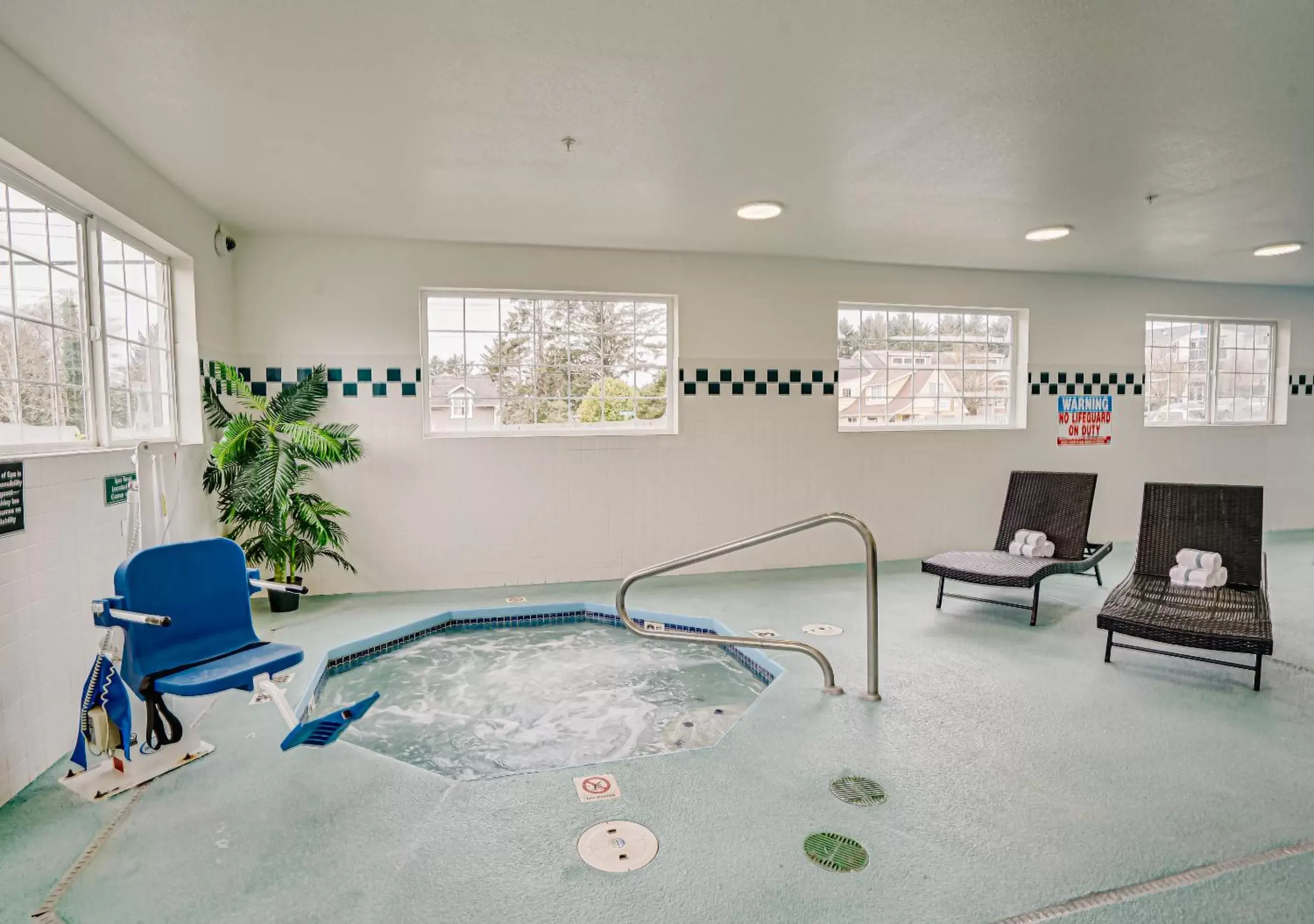 Swimming Pool in The Ashley Inn & Suites