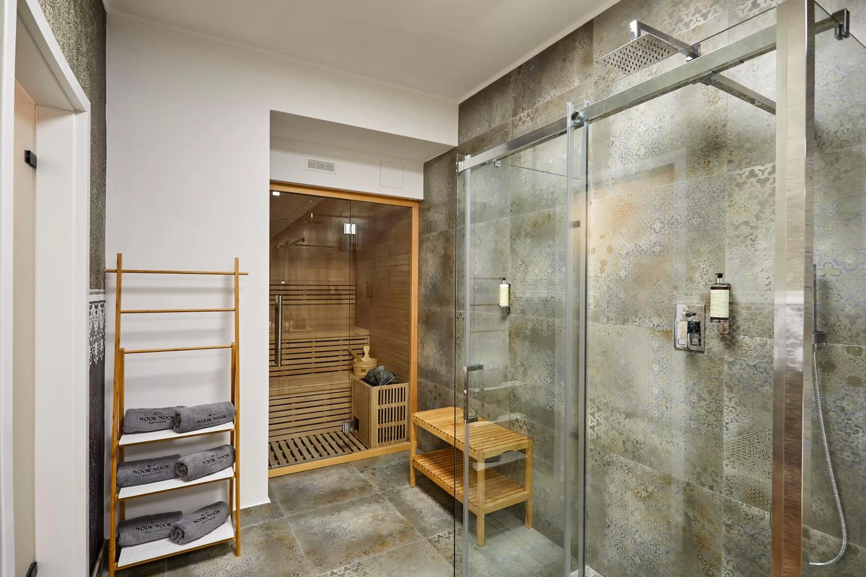 Shower in NOOK NOOK Apartments Katarzyny 2