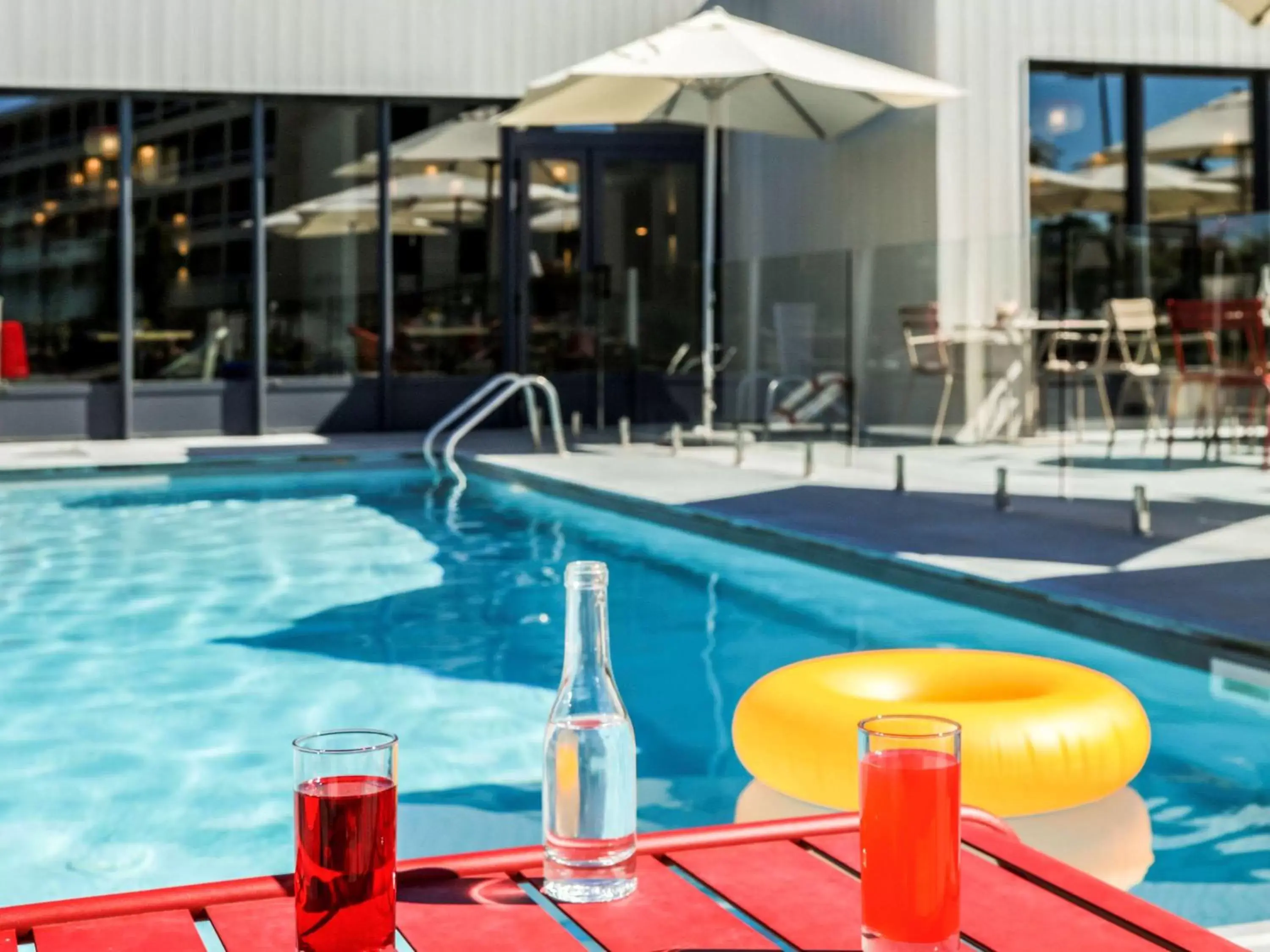 Lounge or bar, Swimming Pool in ibis Orange Centre
