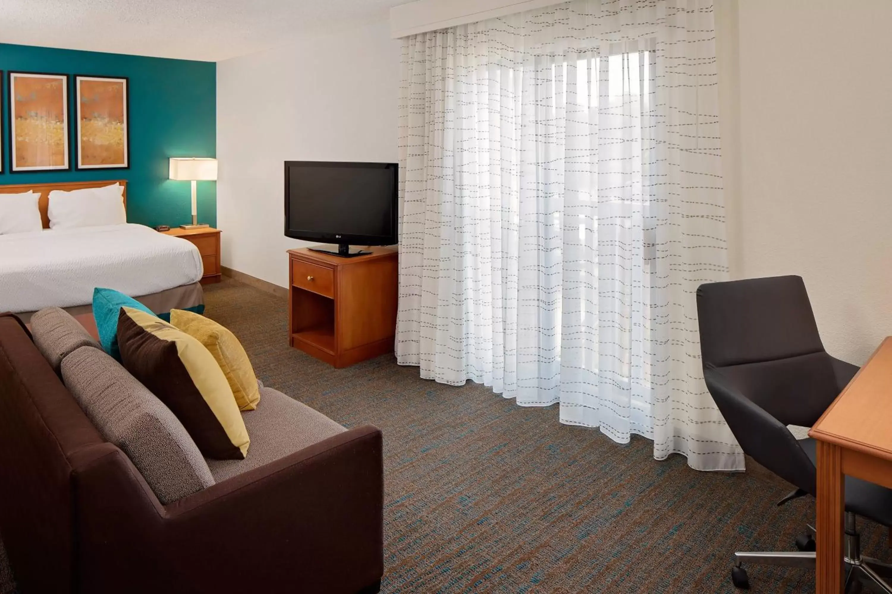 Bedroom, TV/Entertainment Center in Residence Inn Binghamton