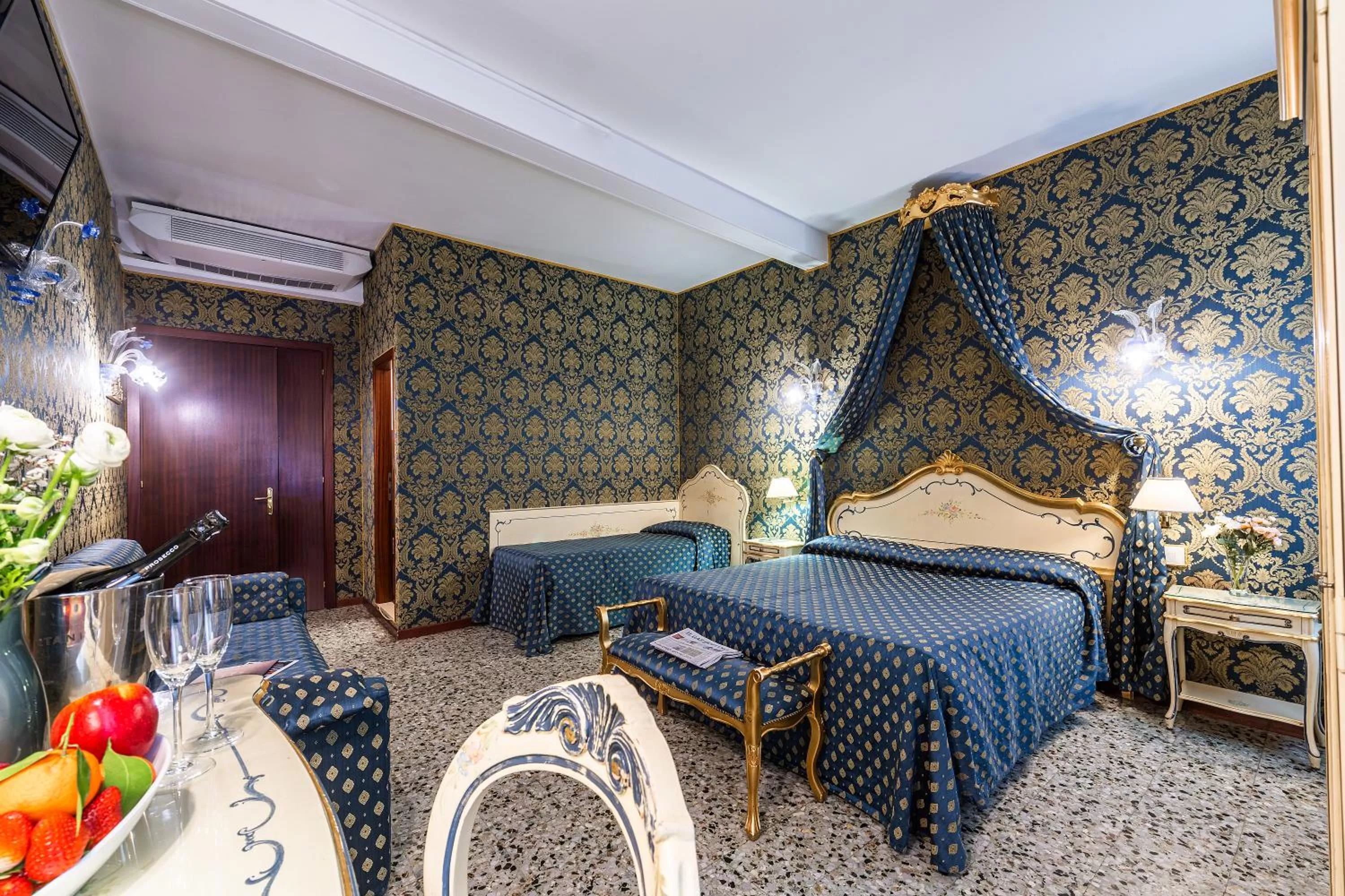 Photo of the whole room, Bed in Al Gazzettino