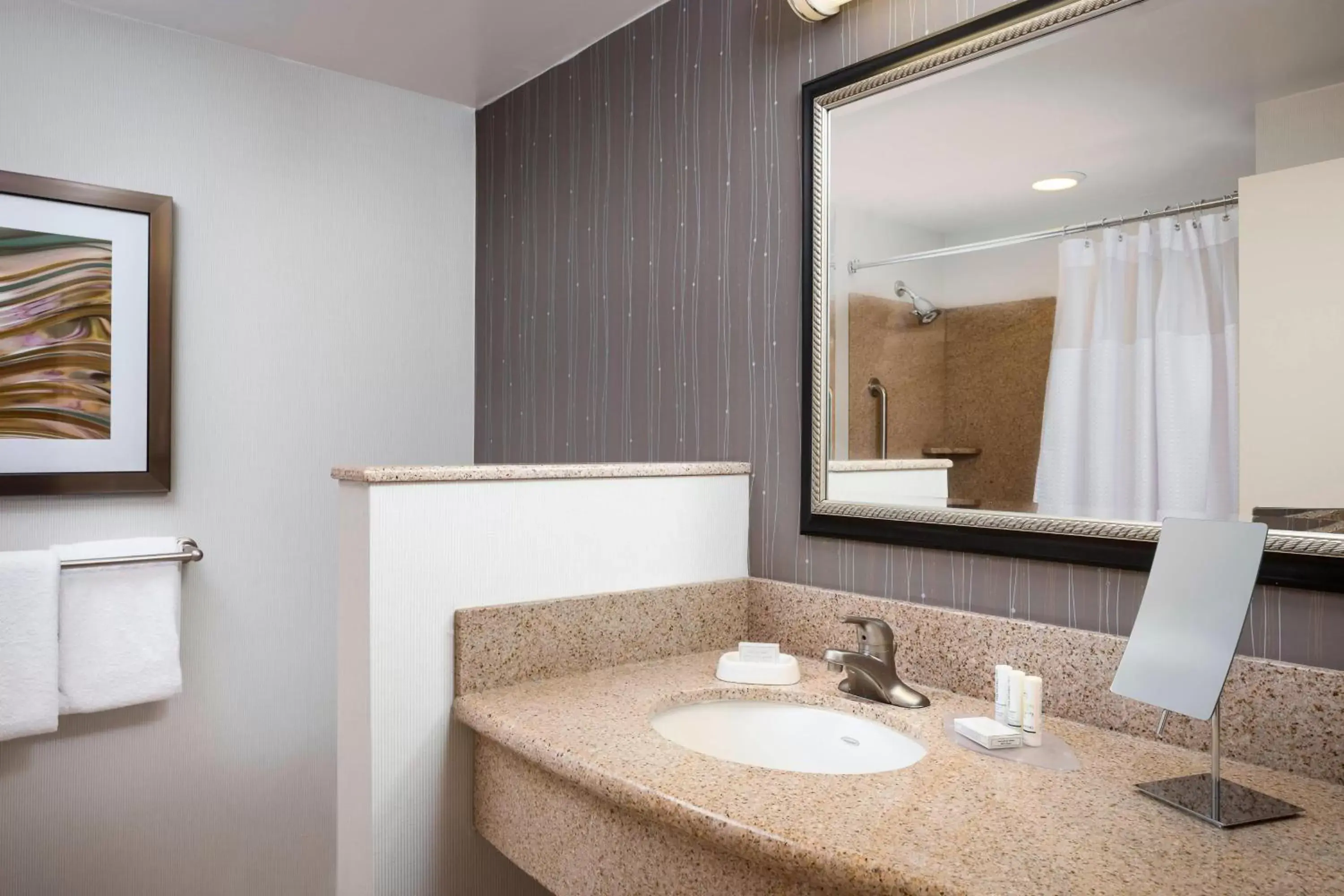 Bathroom in Courtyard by Marriott Kansas City Shawnee