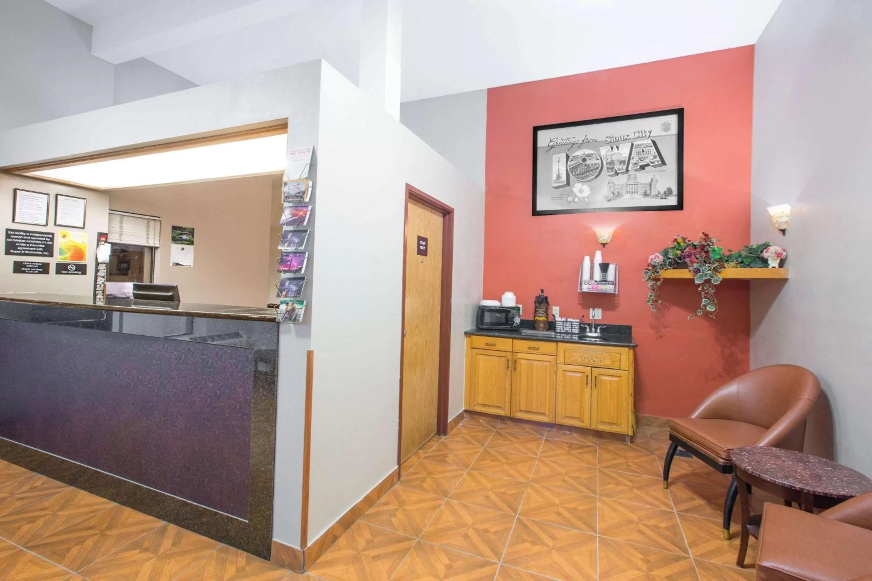 Lobby or reception in Super 8 by Wyndham Sioux City/Morningside Area