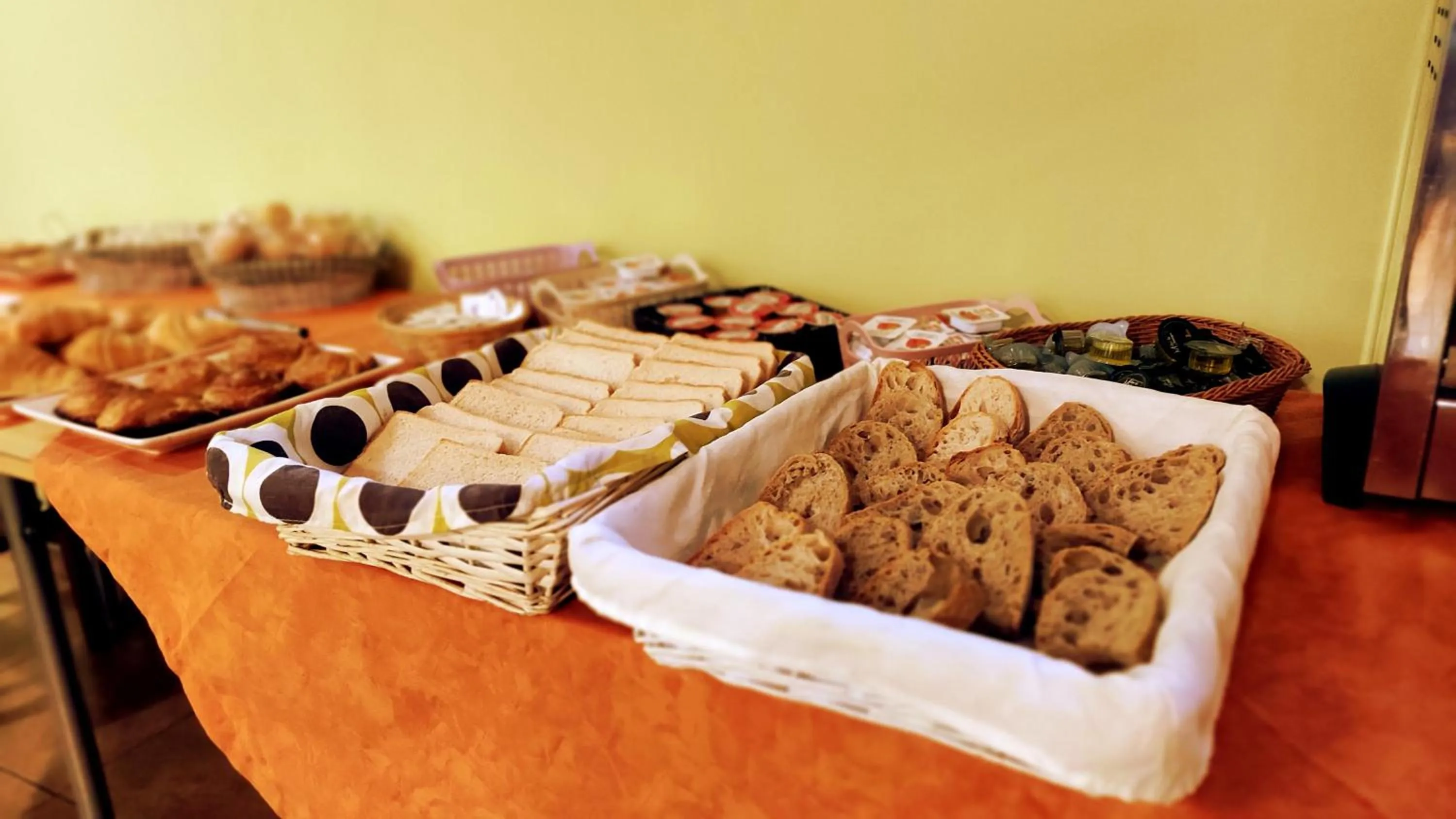 Buffet breakfast, Food in Hotel Baixamar