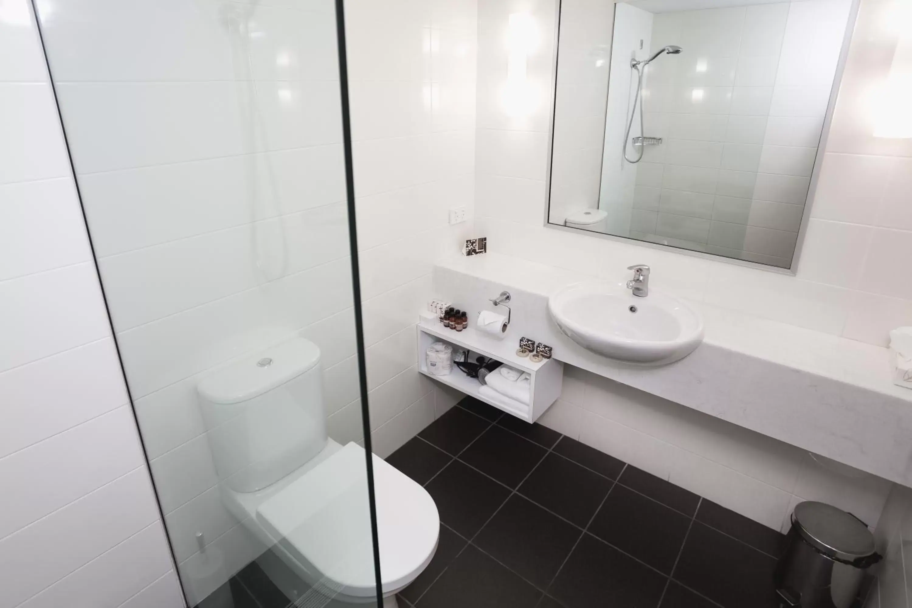 Bathroom in St Ives Apartments