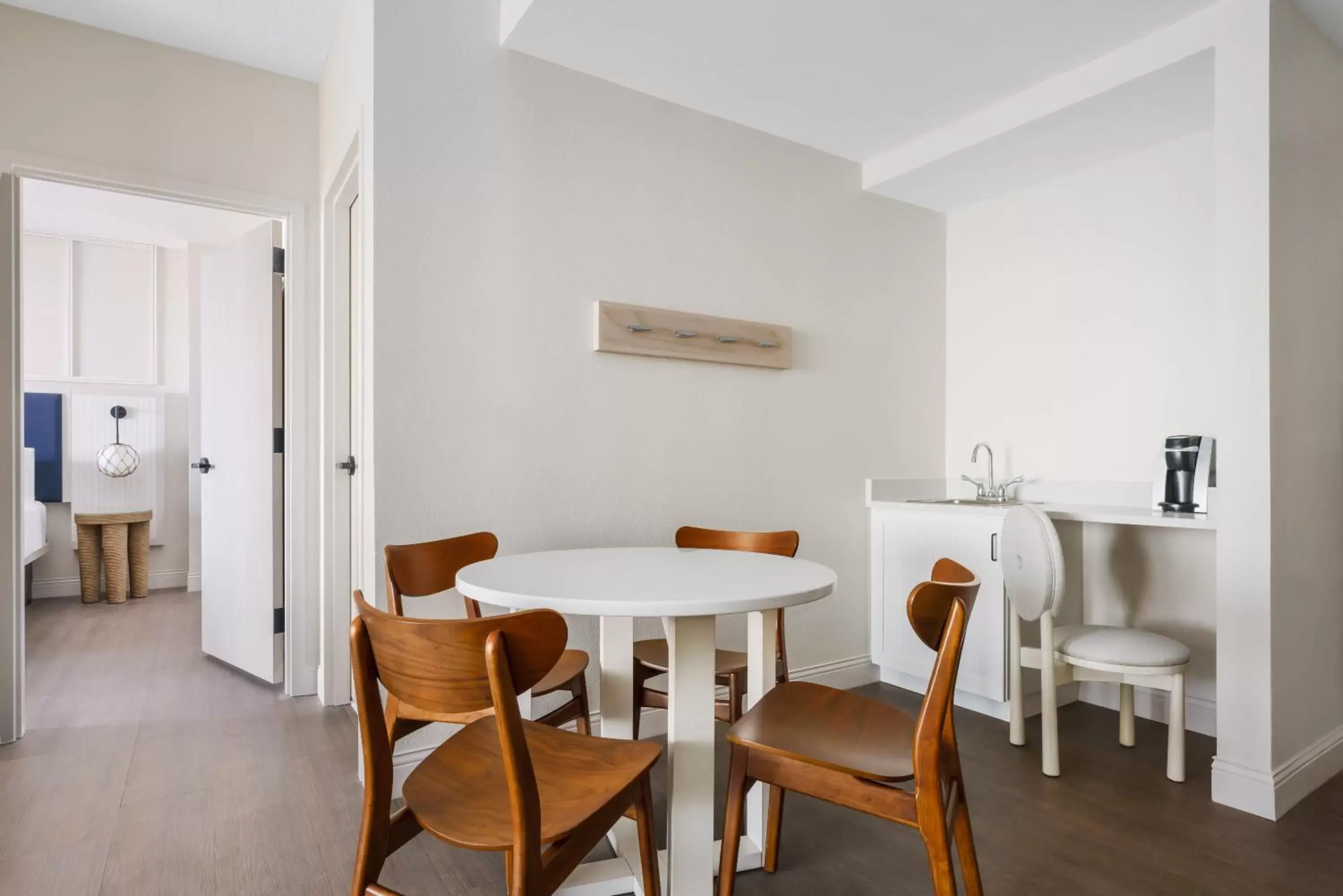 Kitchen or kitchenette, Dining Area in Holiday Inn Resort Lumina on Wrightsville Beach, an IHG Hotel