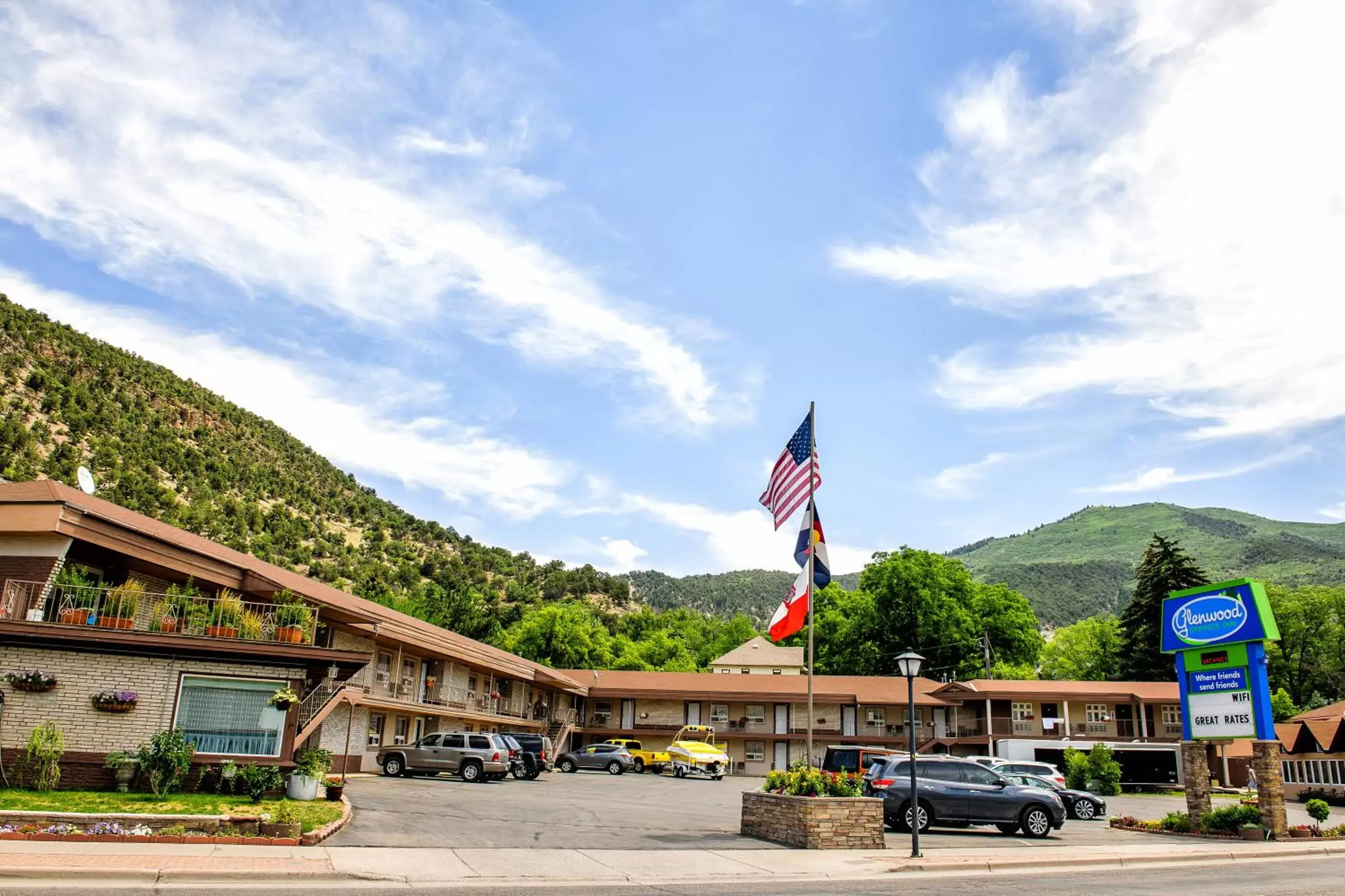 Facade/entrance, Property Building in Glenwood Springs Inn