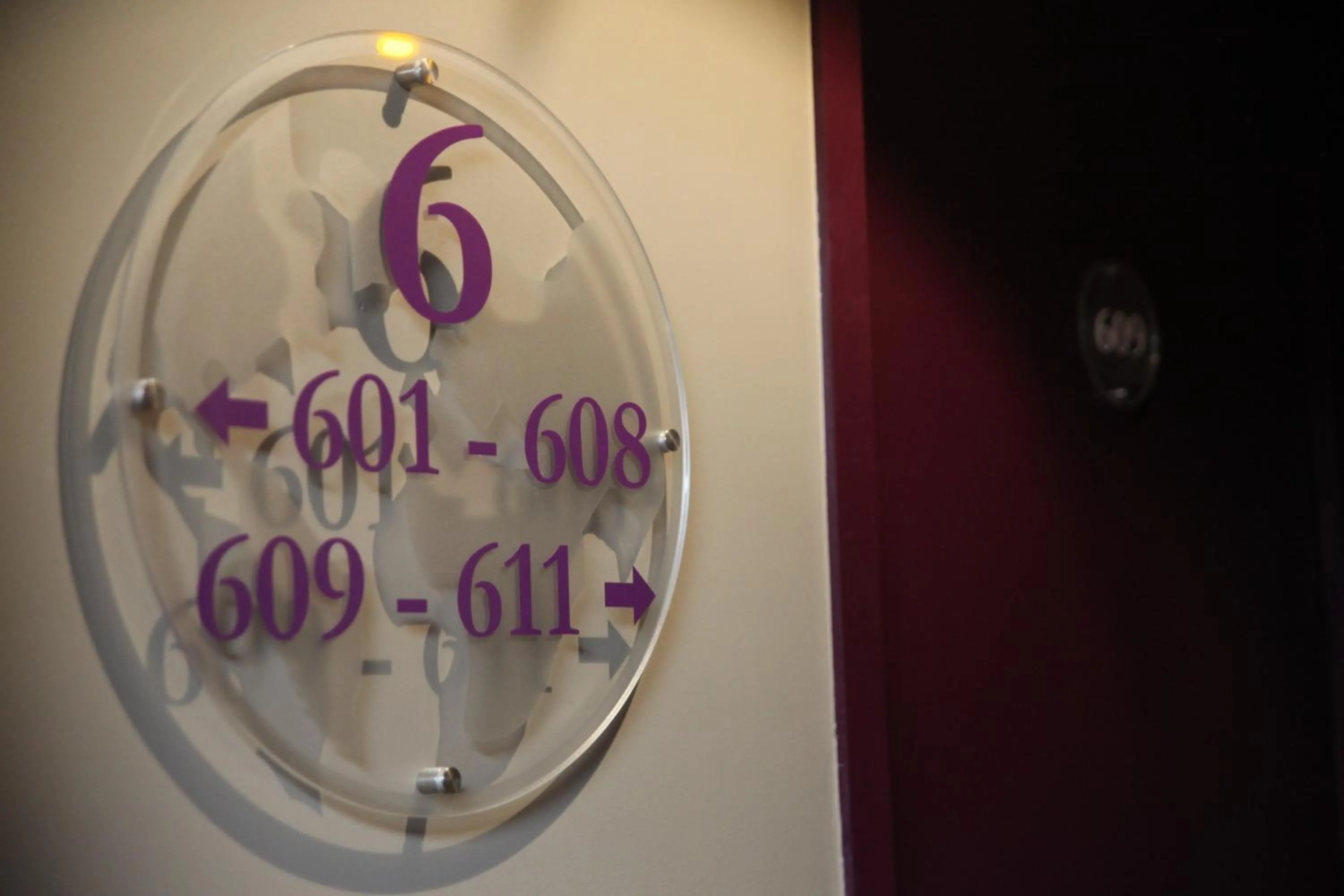 Decorative detail in Hôtel Mondial