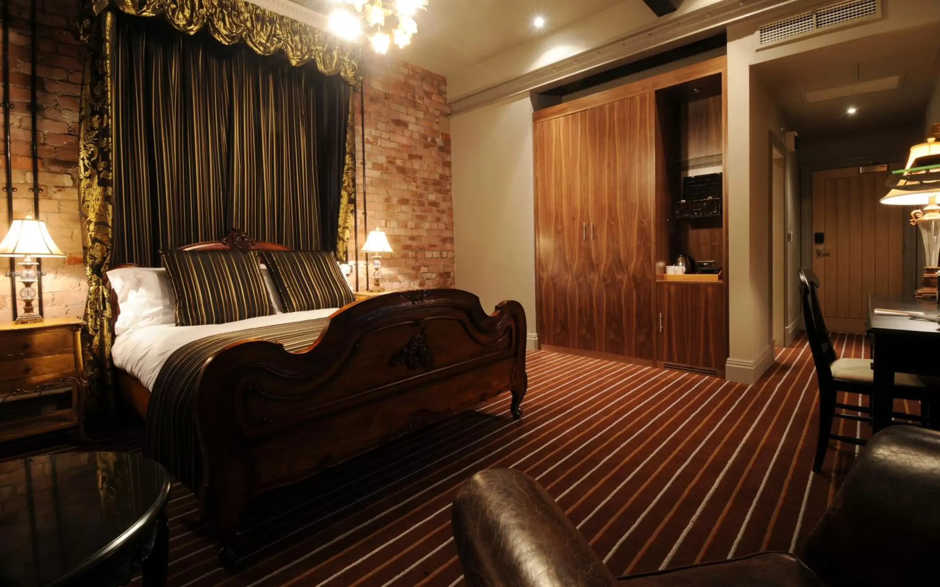 Bed, Seating Area in Velvet Hotel