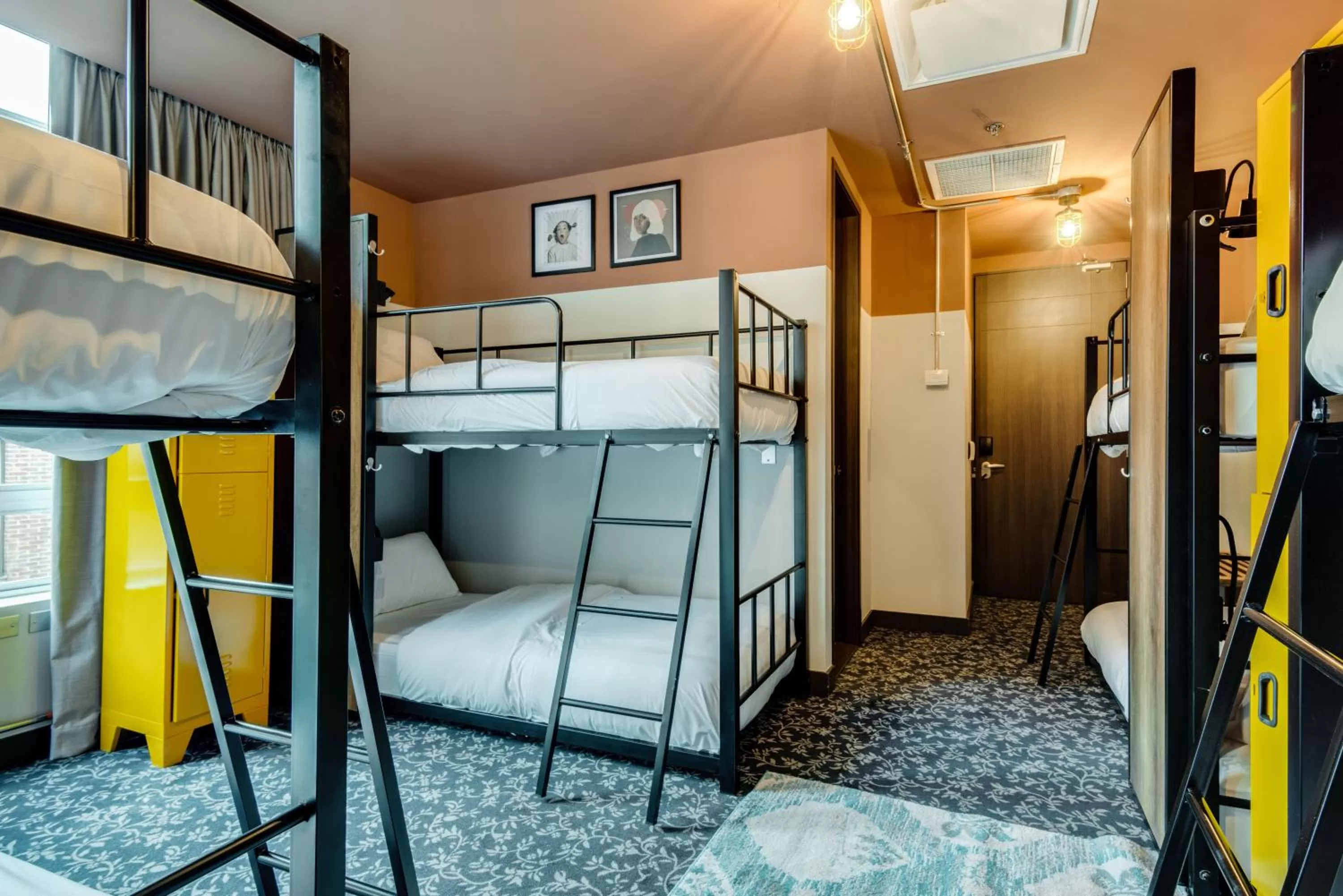 Bed in 8-Bed Mixed Dormitory Room in Selina Parque 93 Bogota