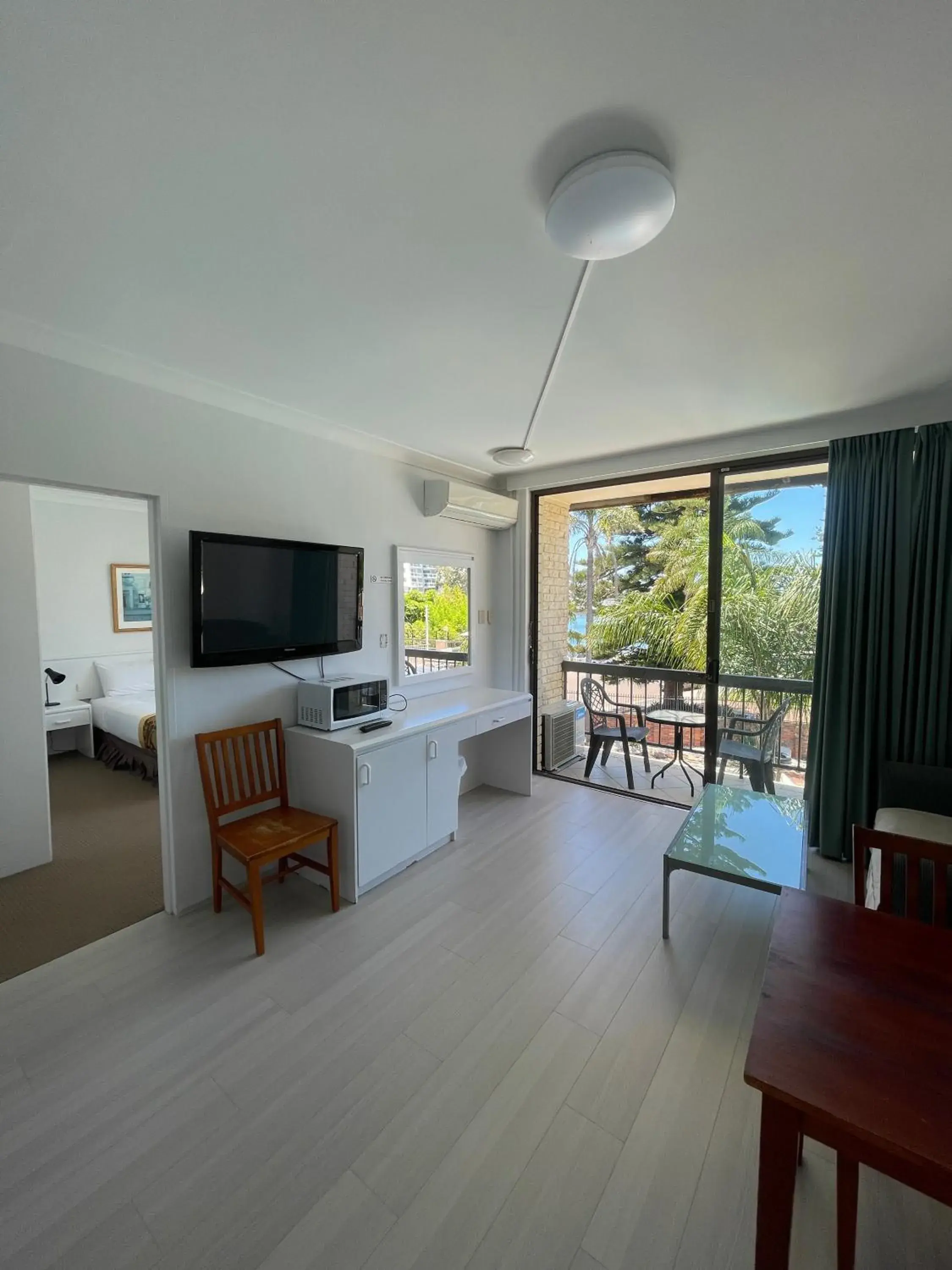 Communal lounge/ TV room, Seating Area in El Lago Waters Motel