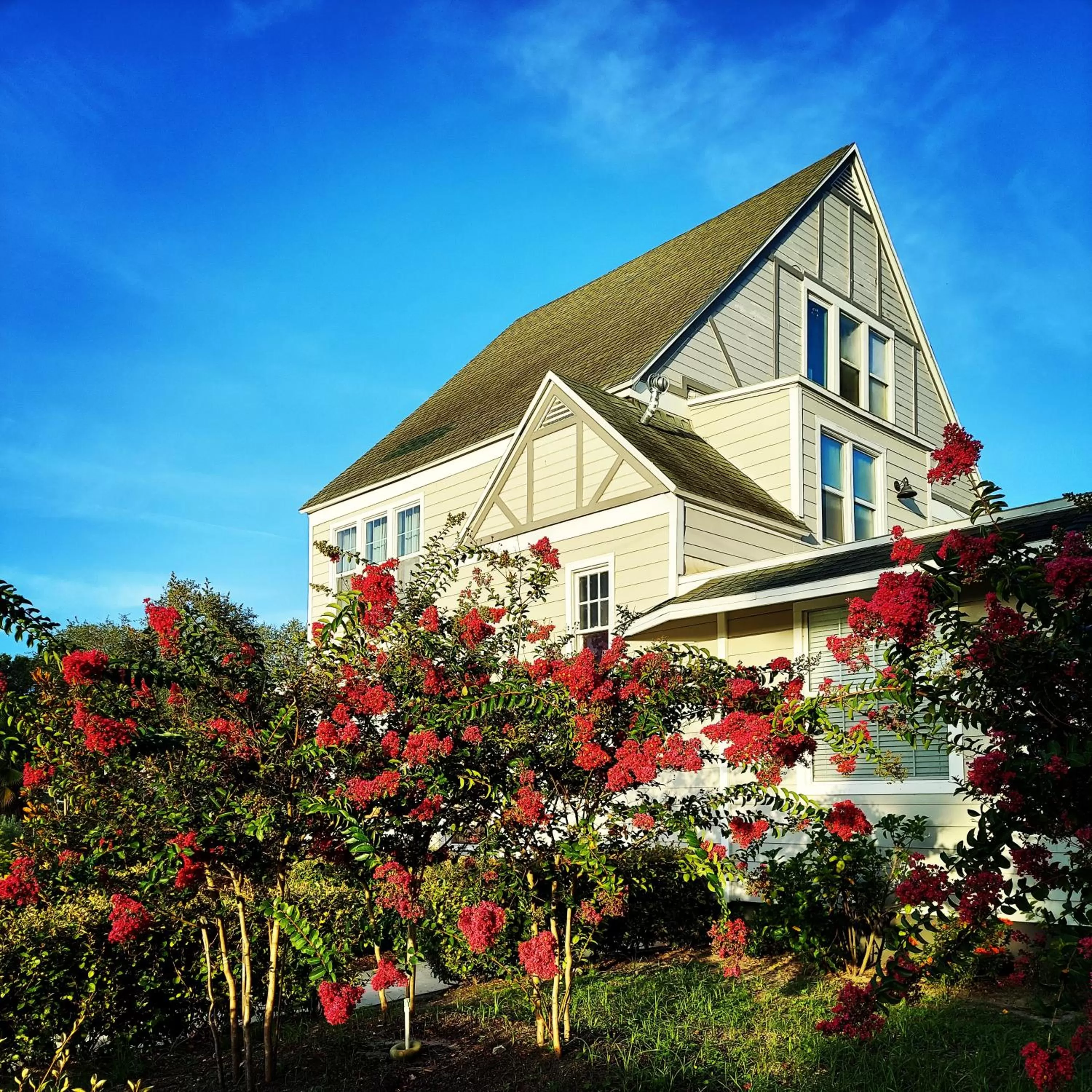 Property Building in The Kenwood Gables