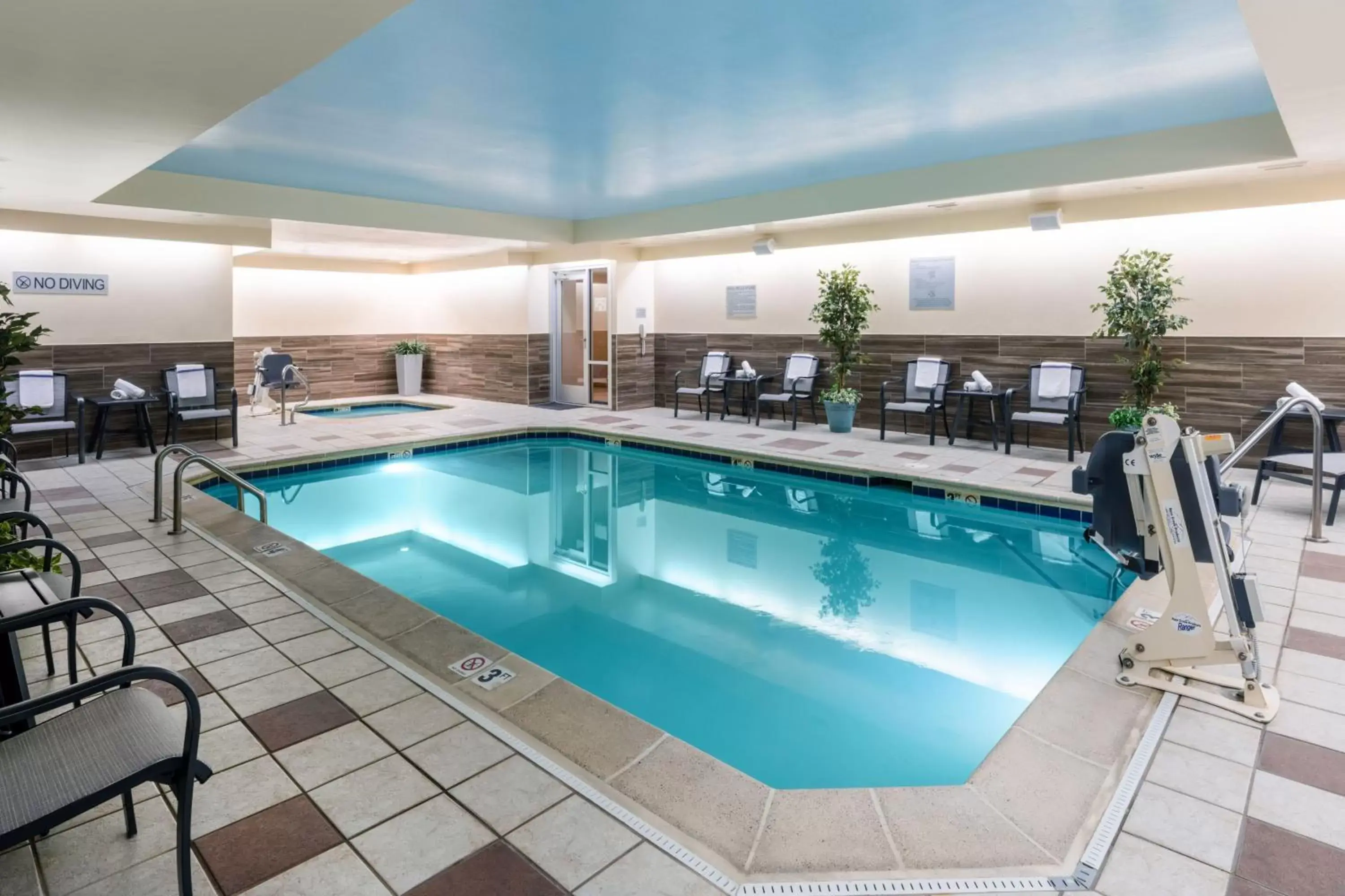 Swimming Pool in Fairfield Inn & Suites by Marriott Denver Aurora/Medical Center